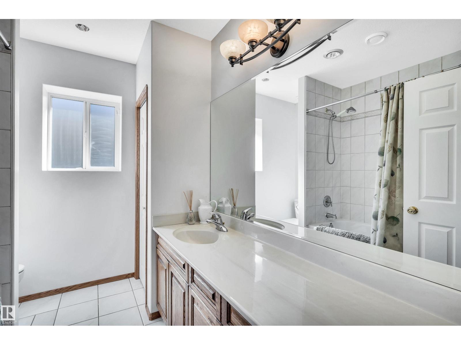 #11 65 OAKMONT DR, St. Albert