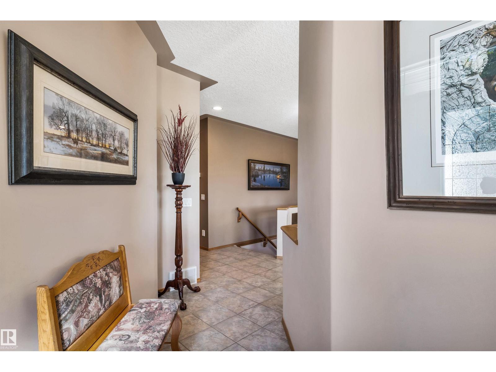#11 65 OAKMONT DR, St. Albert
