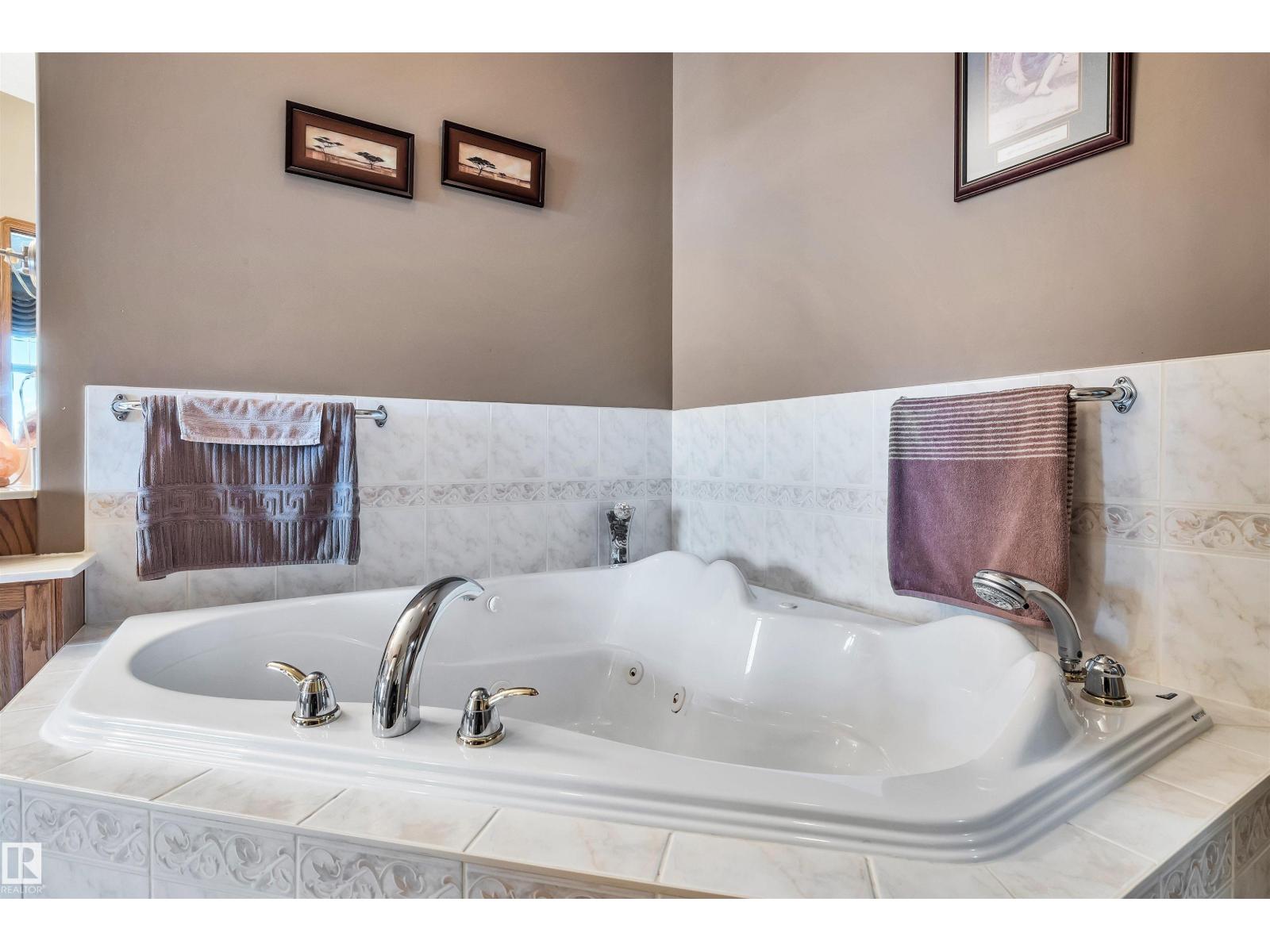 #11 65 OAKMONT DR, St. Albert