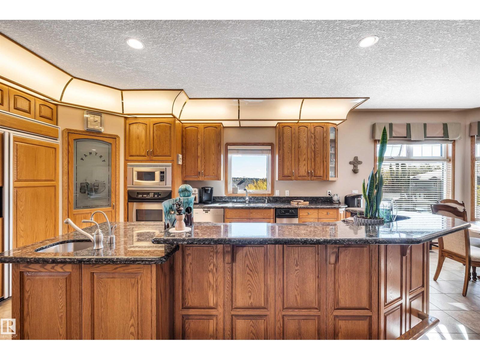 #11 65 OAKMONT DR, St. Albert