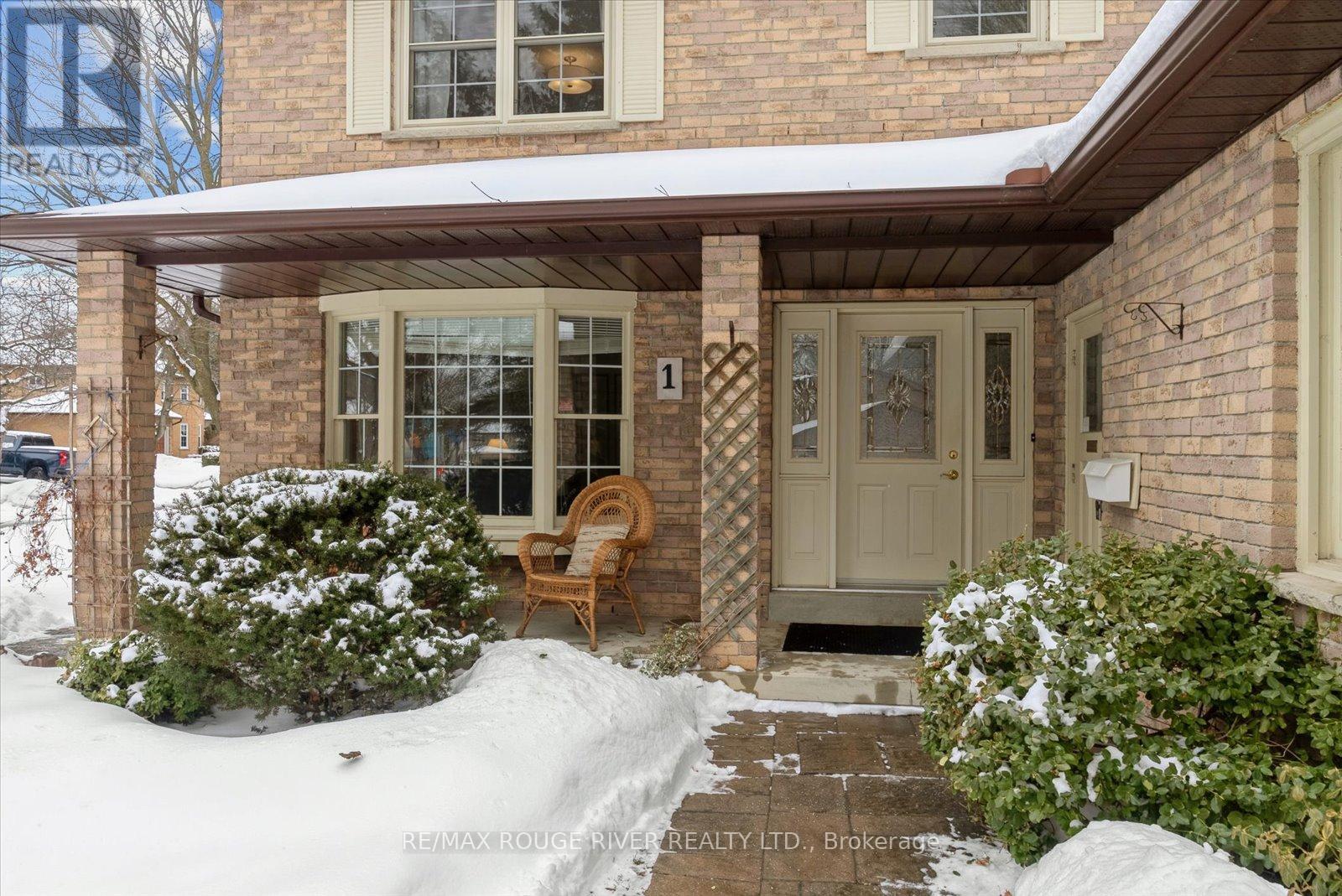 1 WORFOLK PLACE - Photo 2 of 32, Whitby (Pringle Creek), Ontario