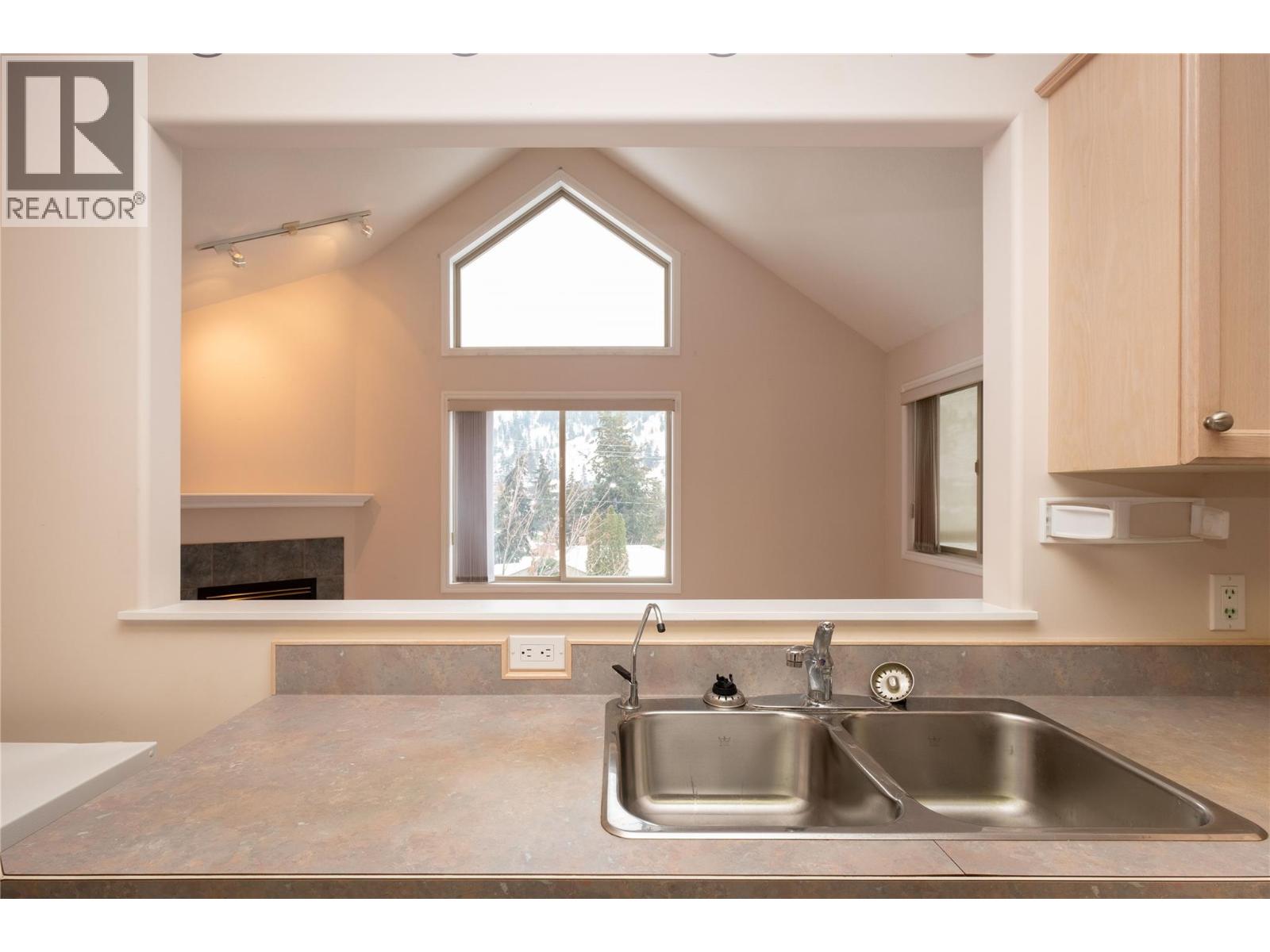 8416 JUBILEE Road Unit# 306, Summerland