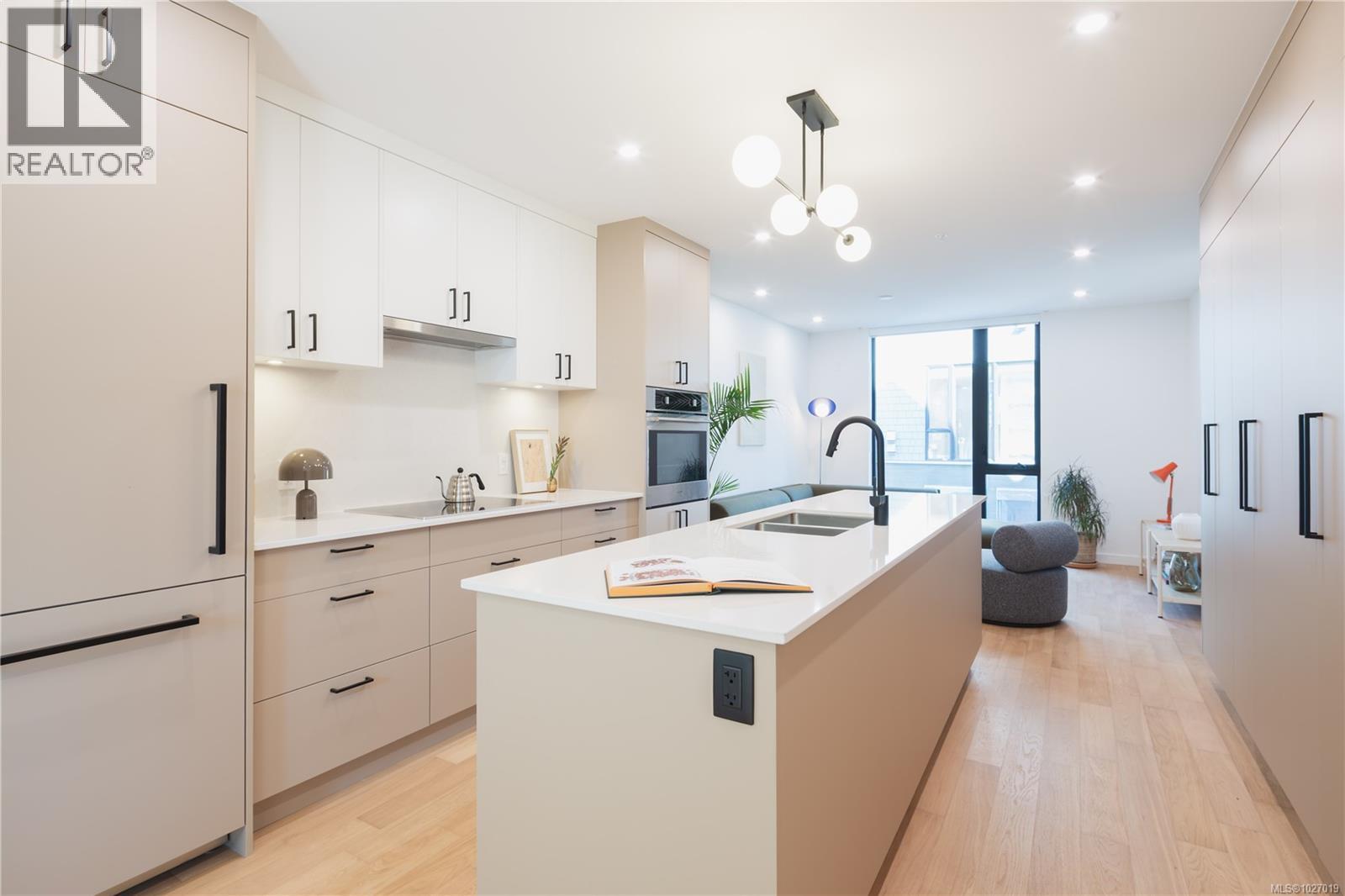 #2 909 Redfern Rd - 13
