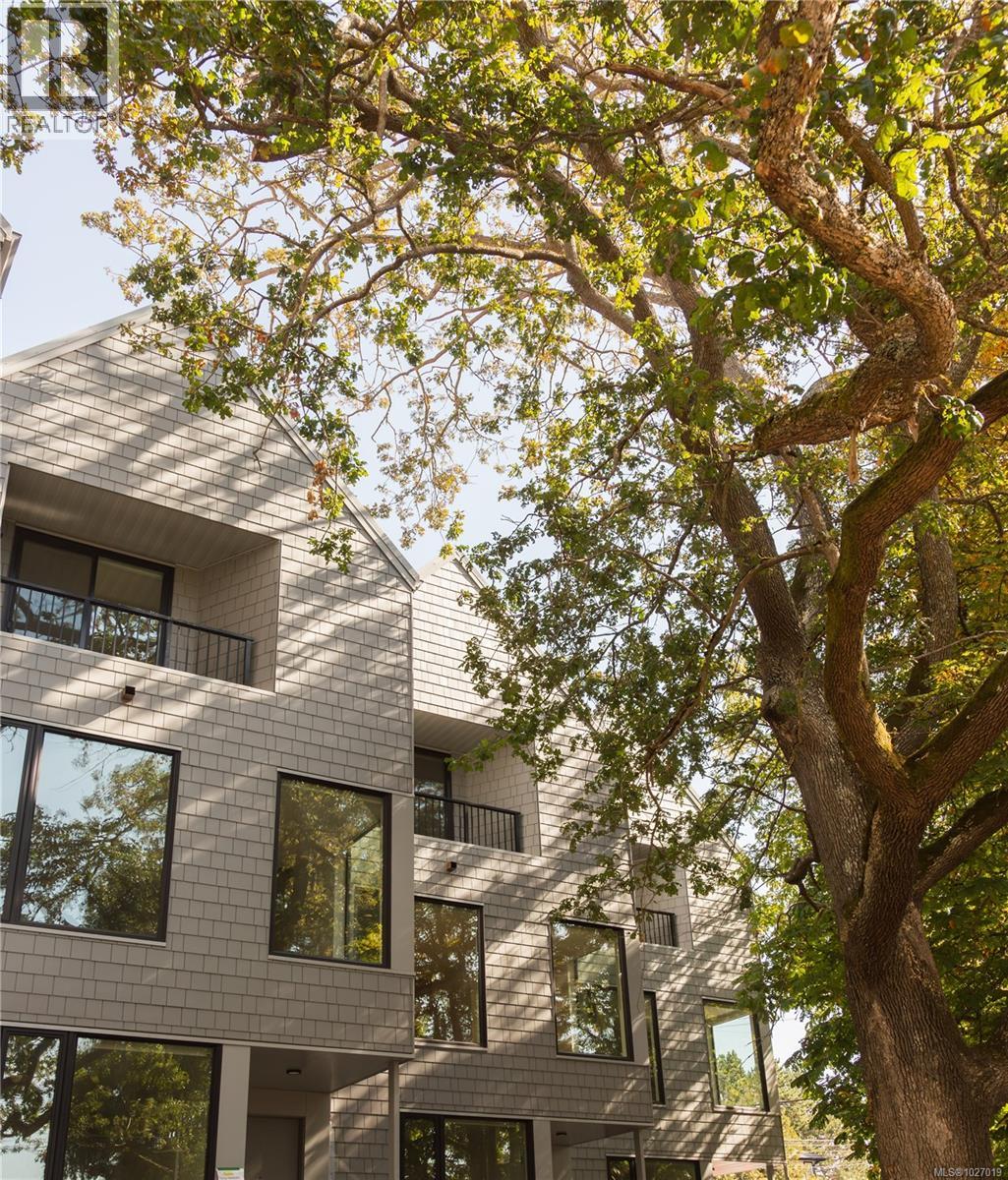 2 909 Redfern Rd - Photo 2 of 29, Victoria, British Columbia