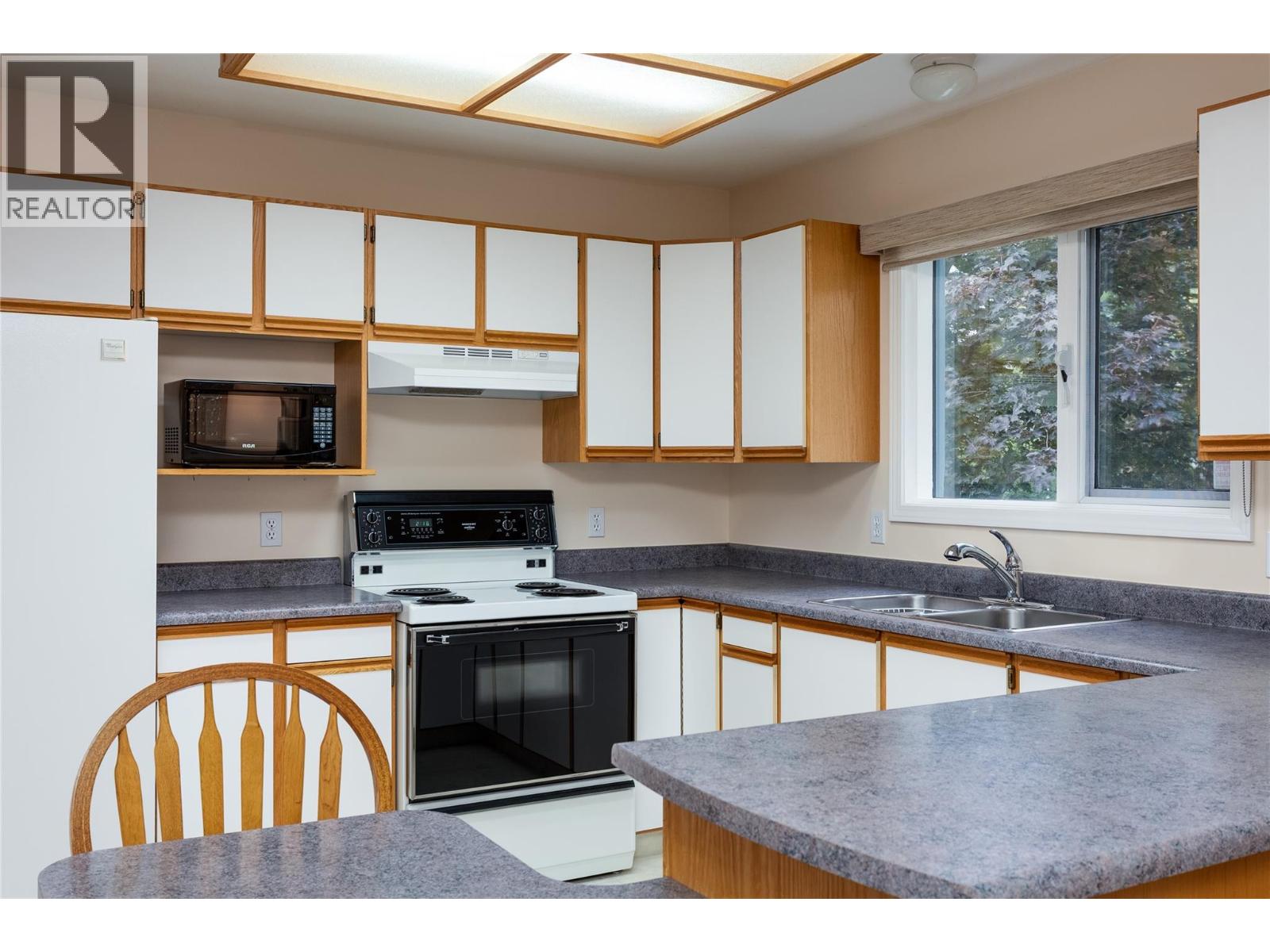 438 Parfitt Court - 16