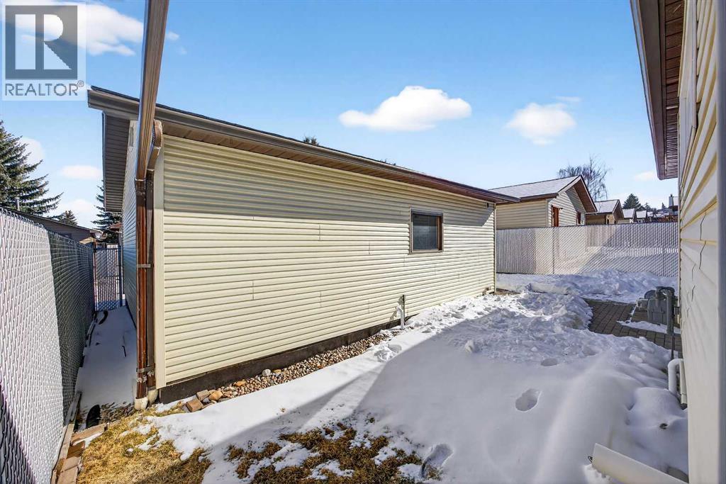 Single Family House Bungalow for Sale in  Bermuda Drive NW Beddington Heights Calgary 