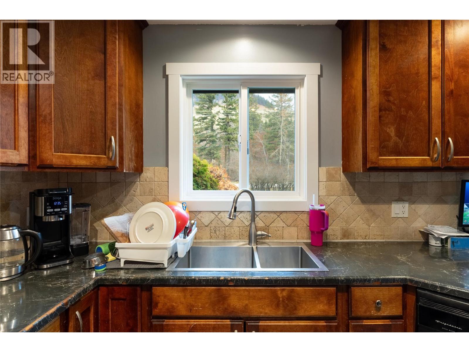  5712 6 Highway, Vernon