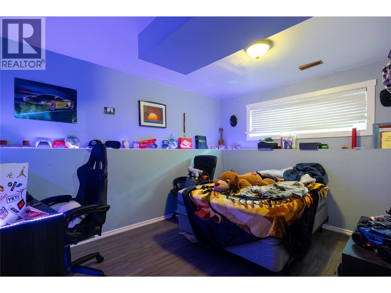  5712 6 Highway, Vernon