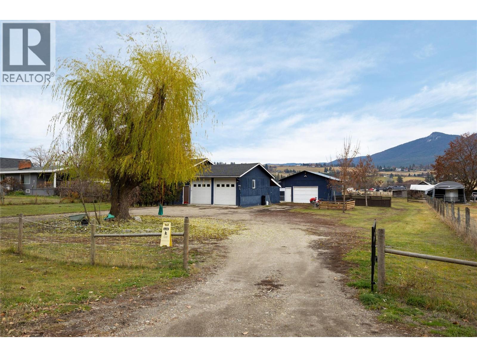  5712 6 Highway, Vernon