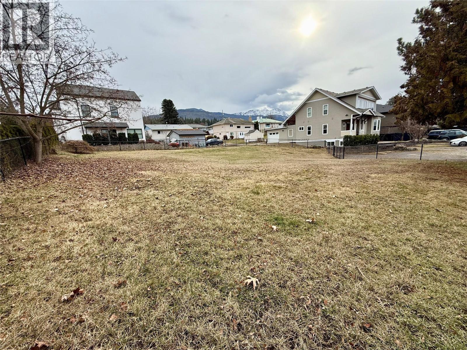  1080 9 Avenue Northeast, Salmon Arm
