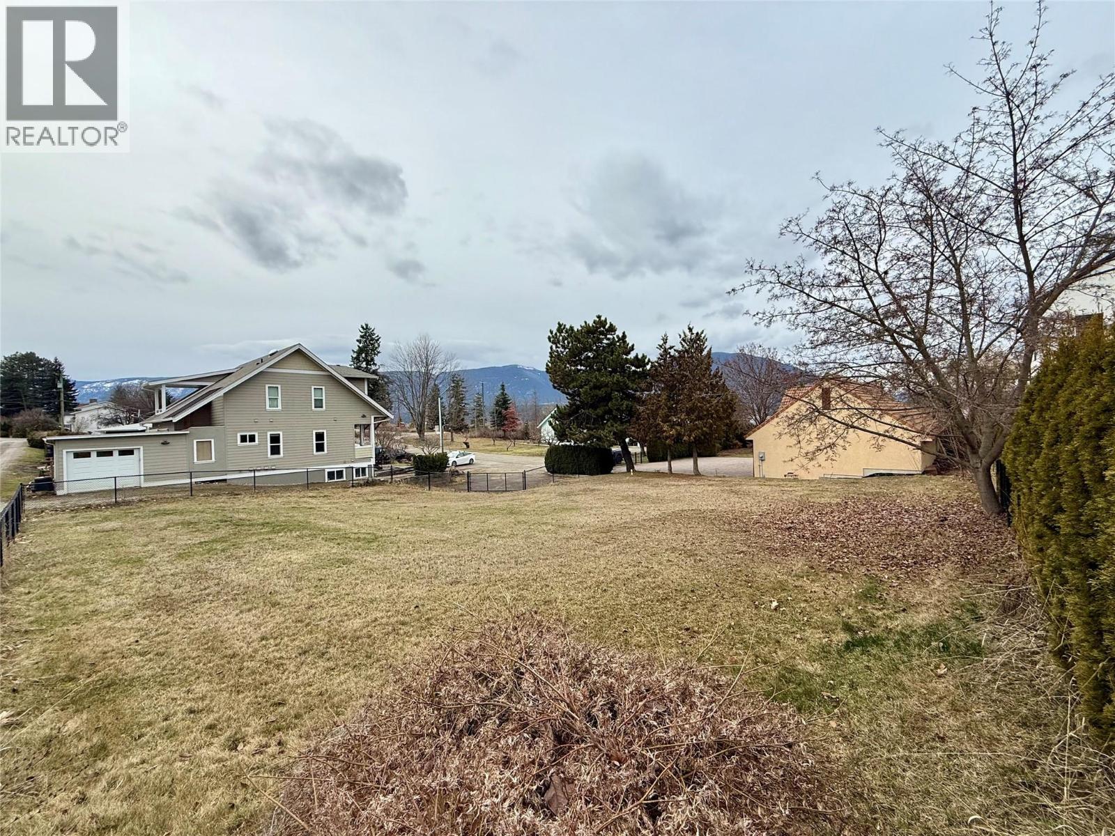  1080 9 Avenue Northeast, Salmon Arm