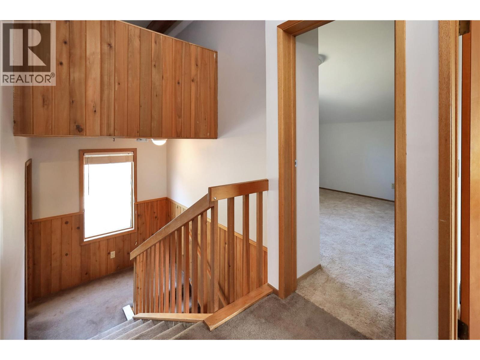 7560 Jackson Avenue, Radium Hot Springs