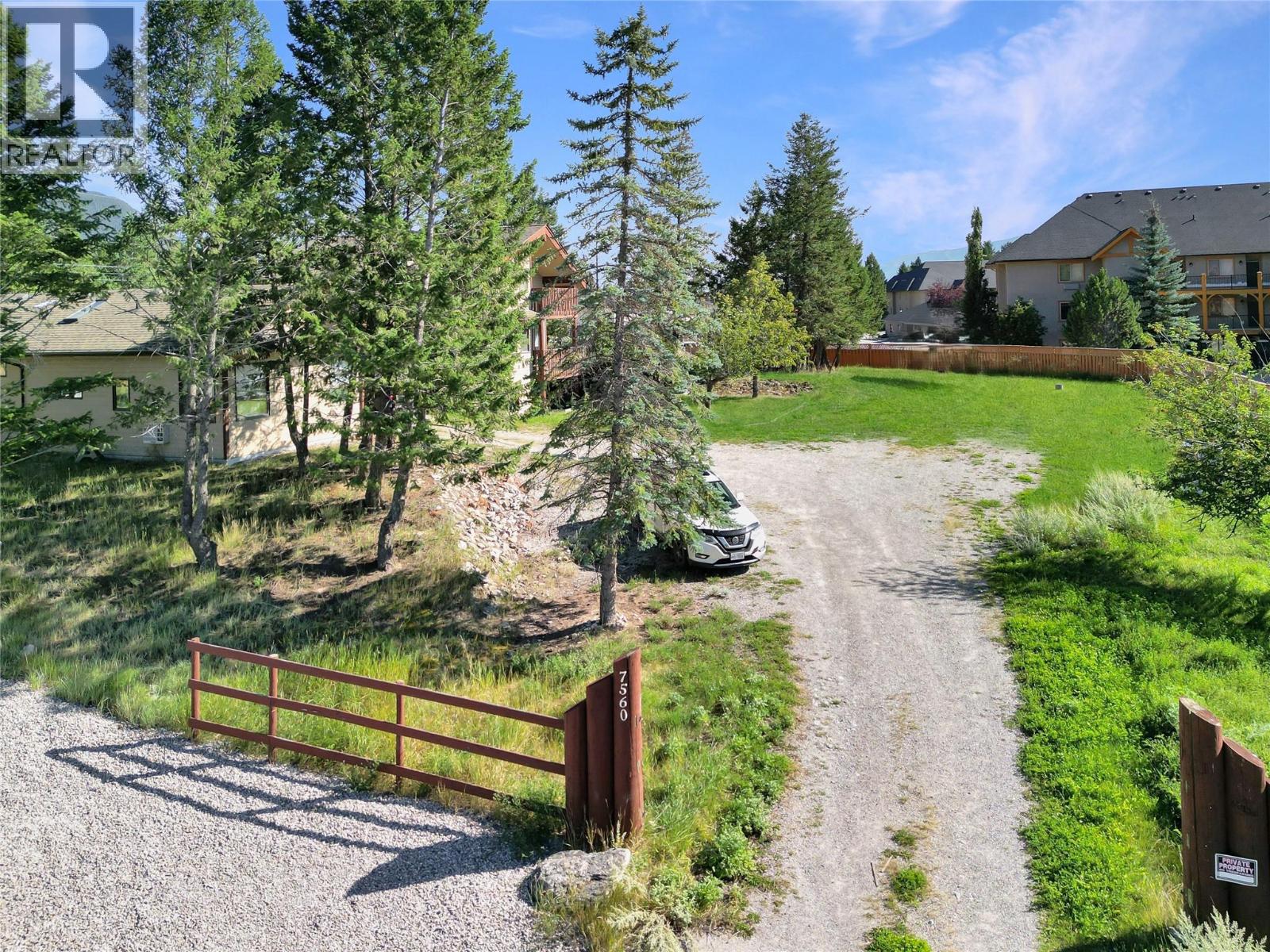 7560 Jackson Avenue, Radium Hot Springs