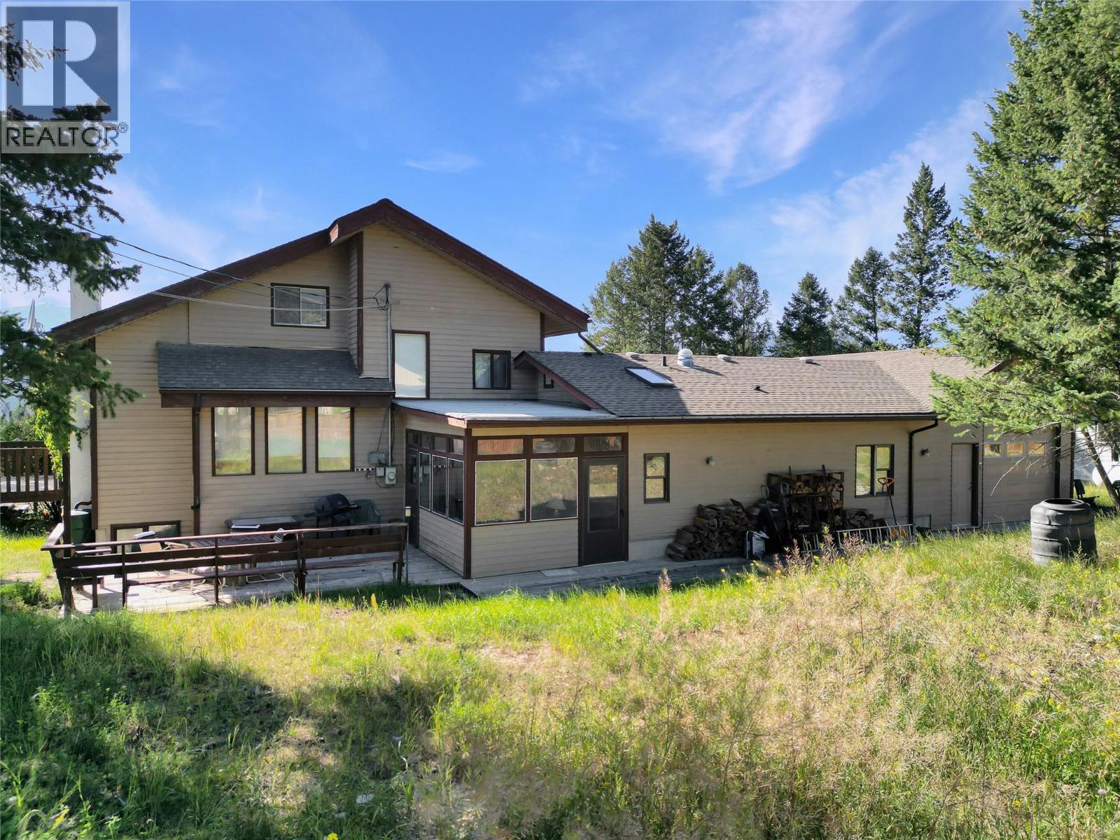 7560 Jackson Avenue, Radium Hot Springs