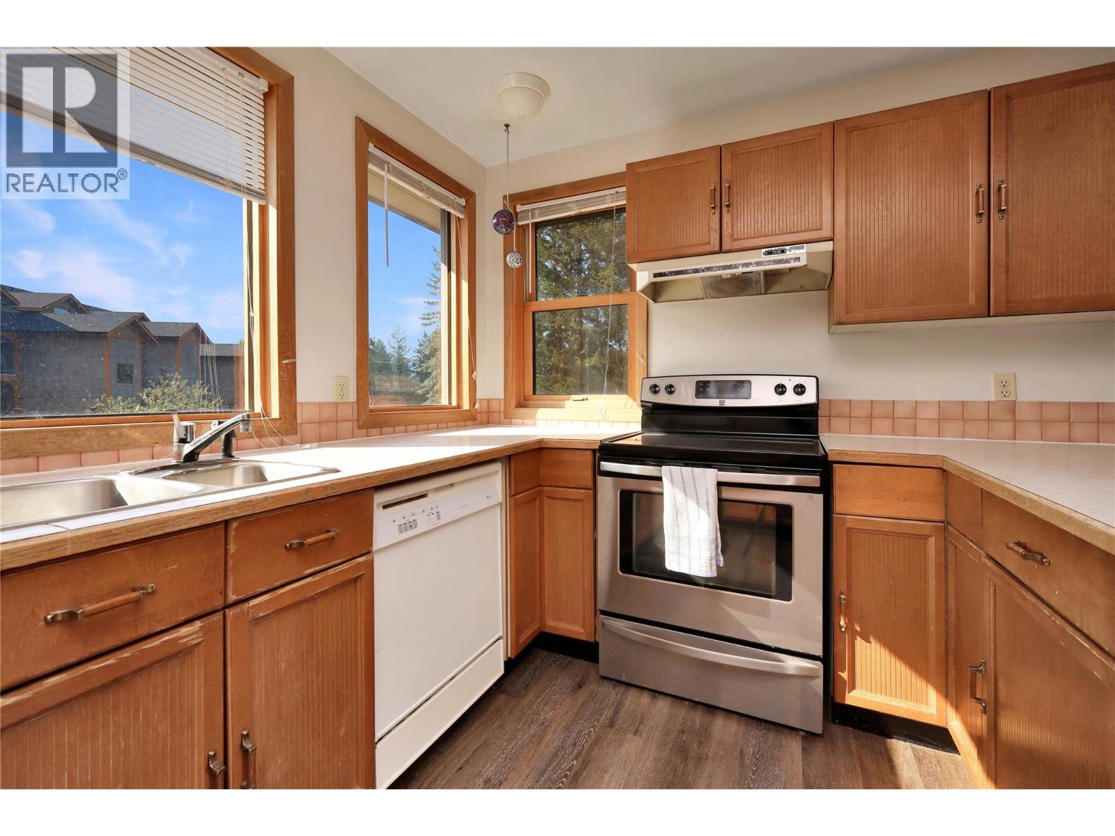 7560 Jackson Avenue, Radium Hot Springs