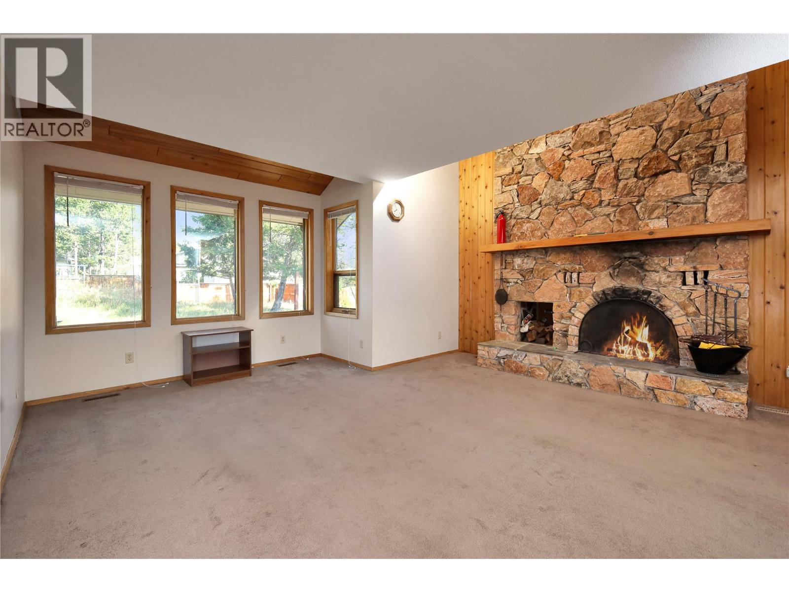 7560 Jackson Avenue, Radium Hot Springs