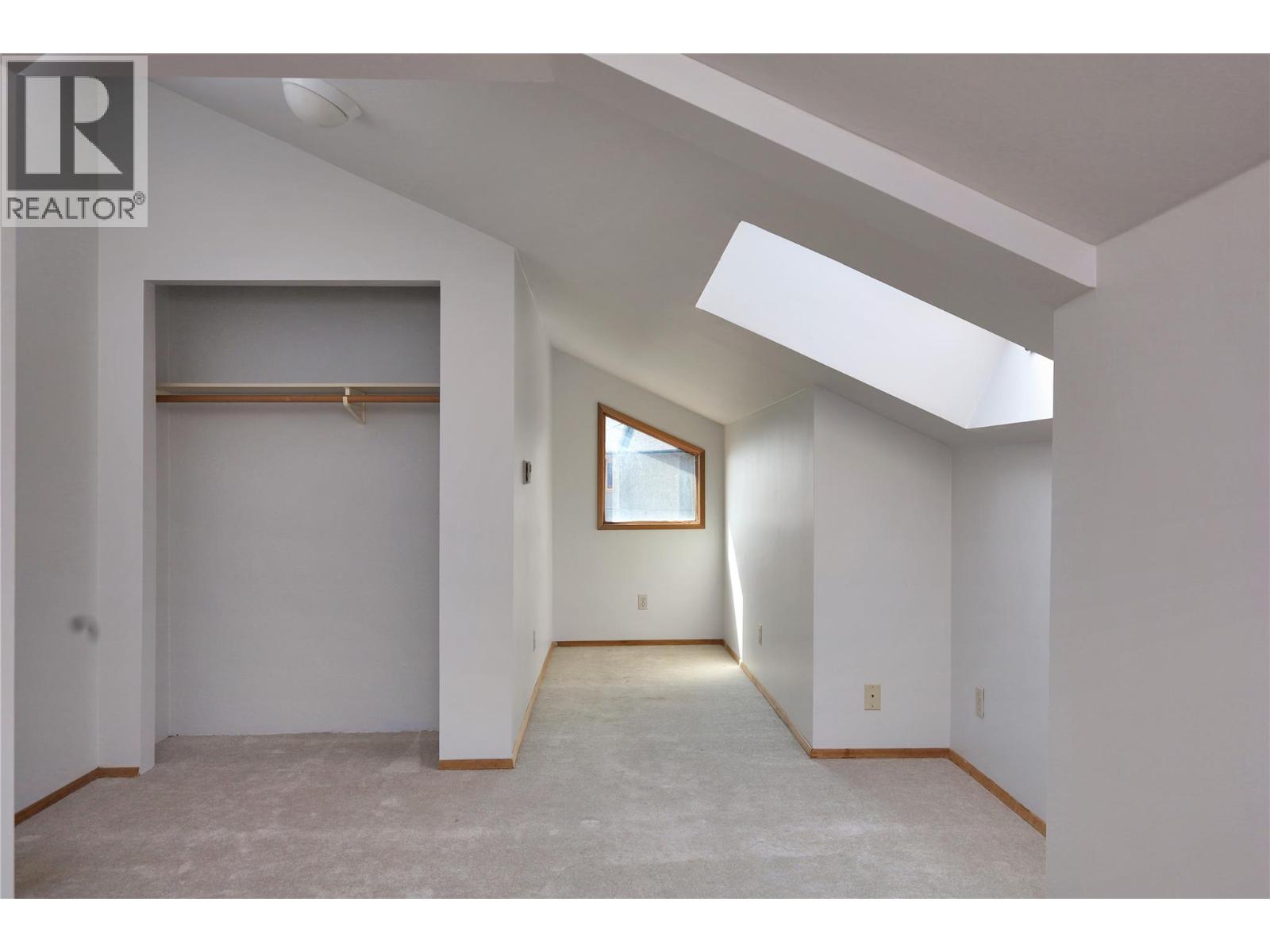 7560 Jackson Avenue, Radium Hot Springs