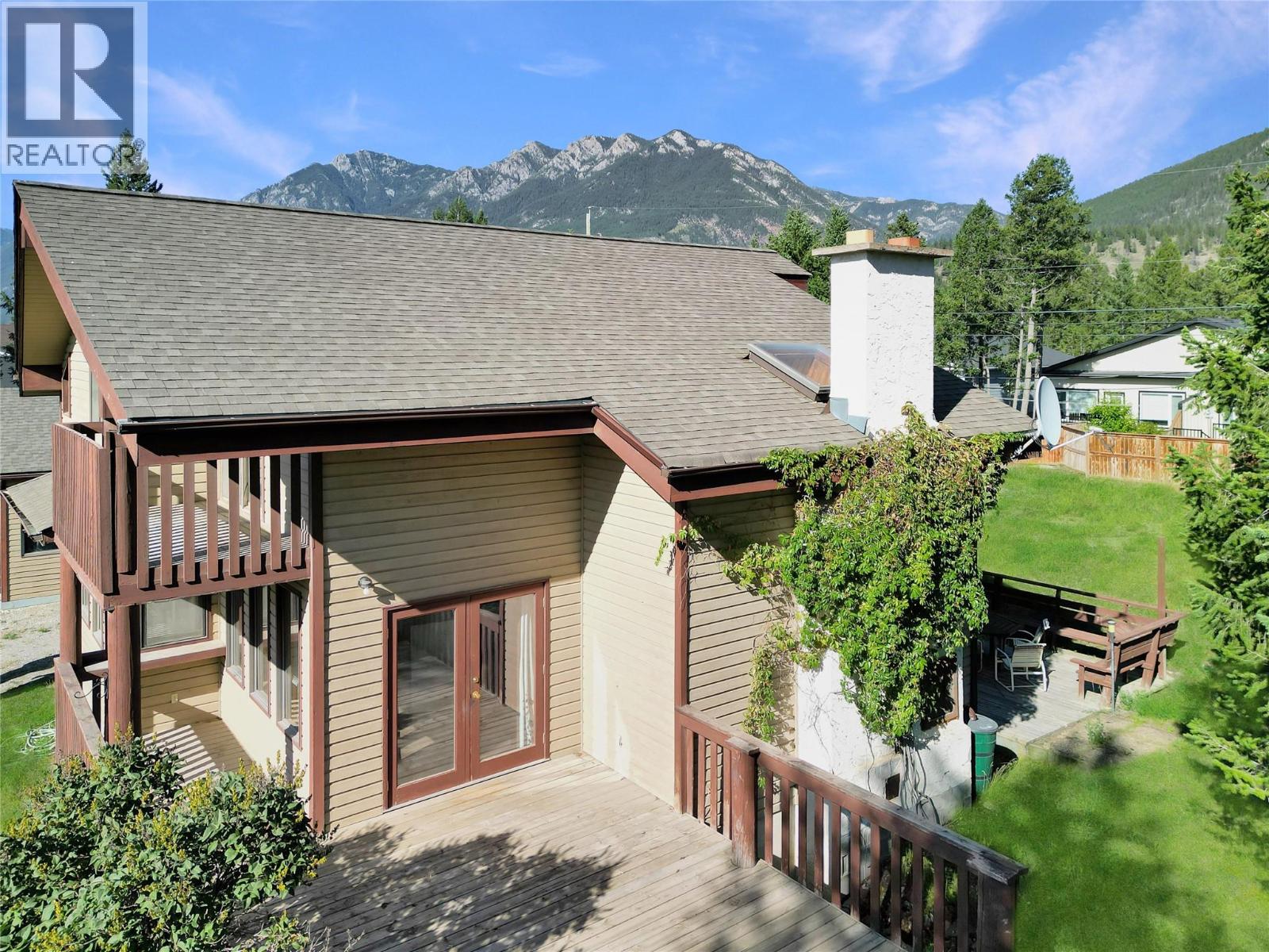 7560 Jackson Avenue, Radium Hot Springs