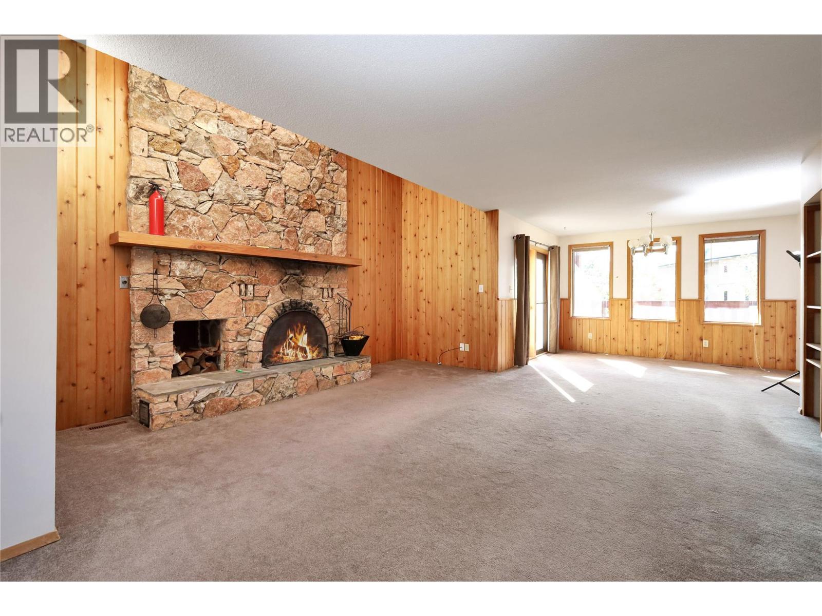 7560 Jackson Avenue, Radium Hot Springs