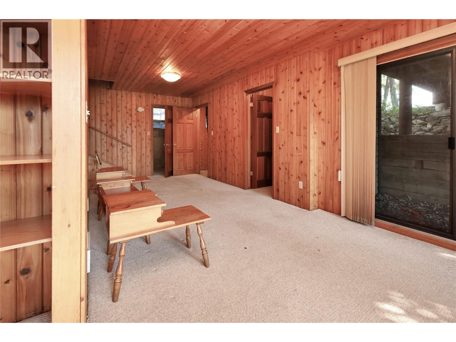 7560 Jackson Avenue, Radium Hot Springs