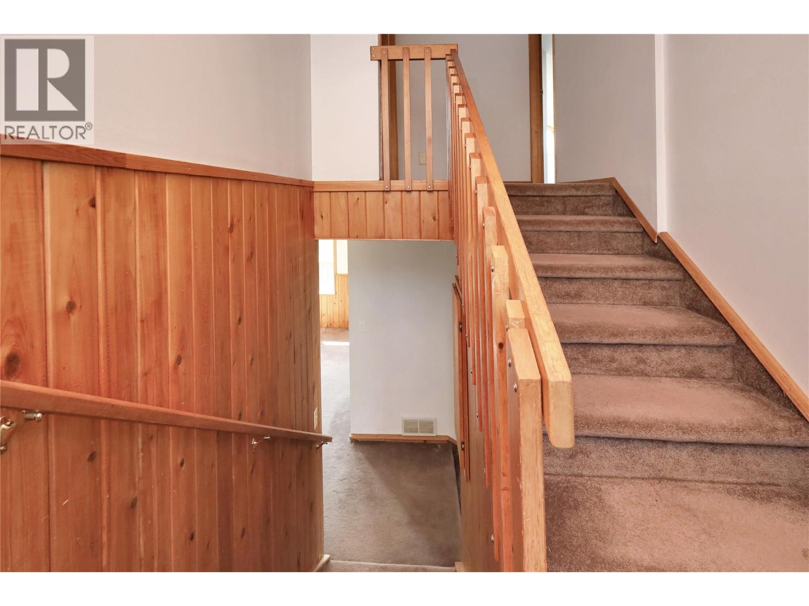 7560 Jackson Avenue, Radium Hot Springs