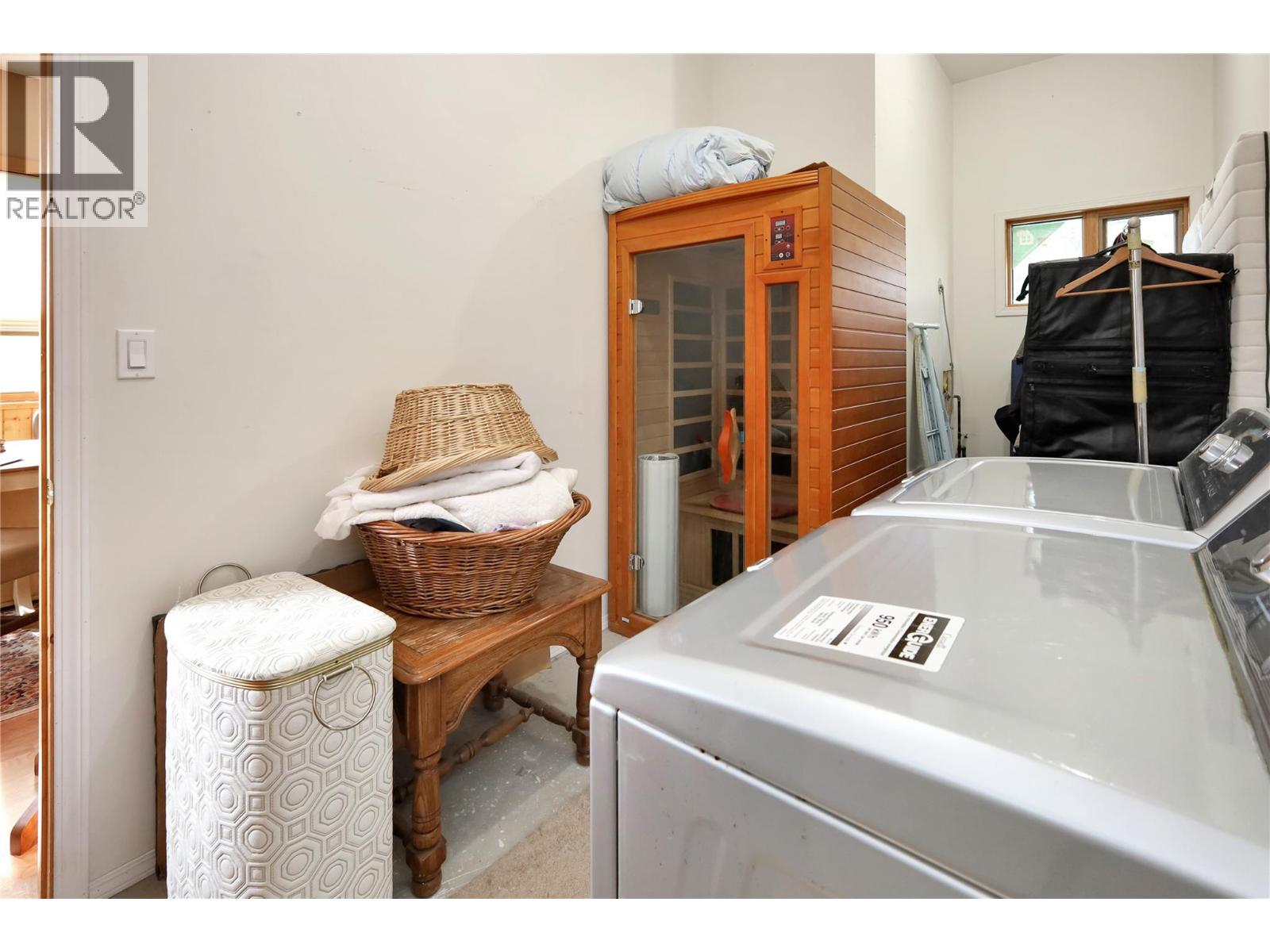 7560 Jackson Avenue, Radium Hot Springs