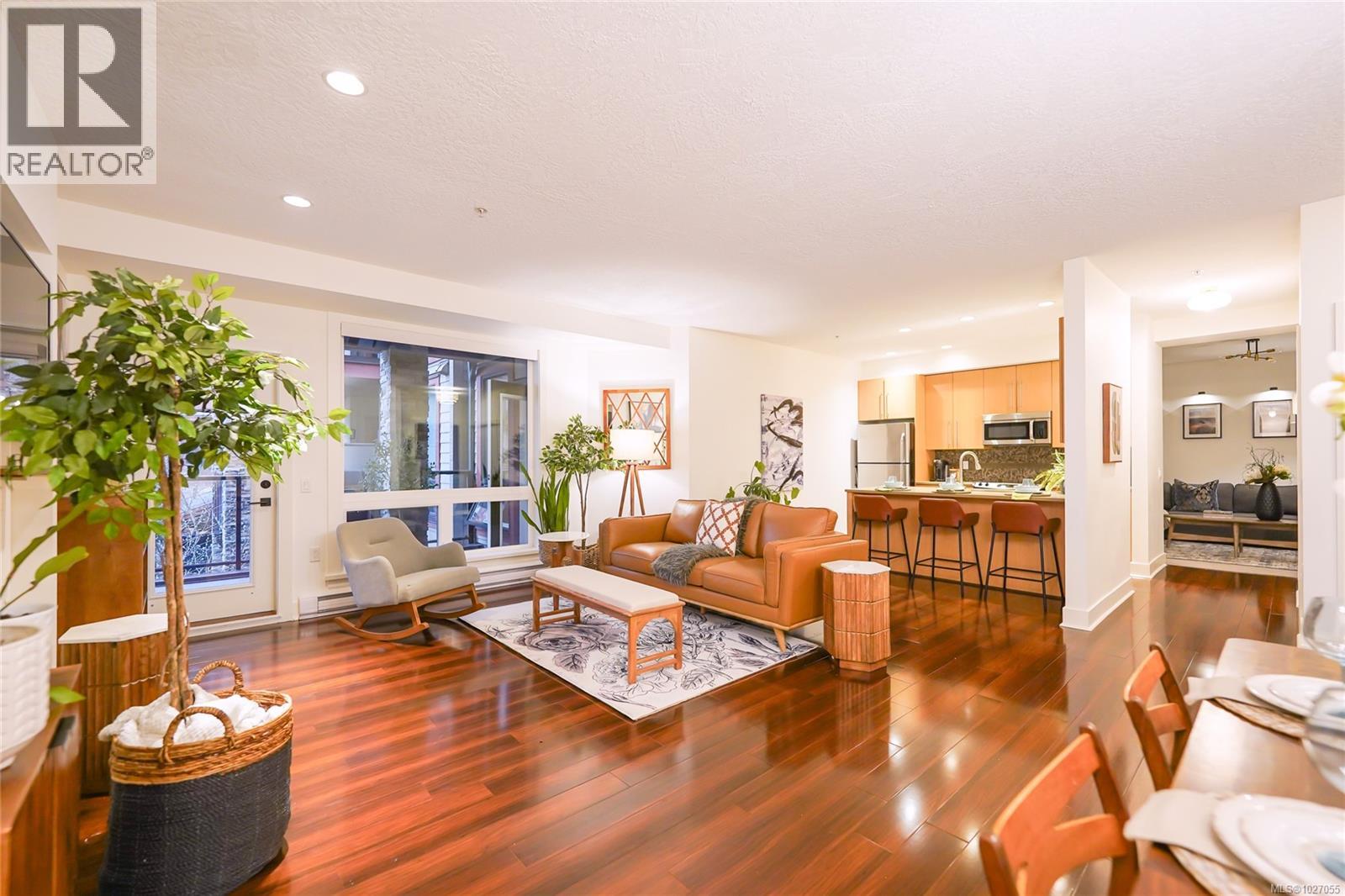 208 4529 West Saanich Road, Saanich