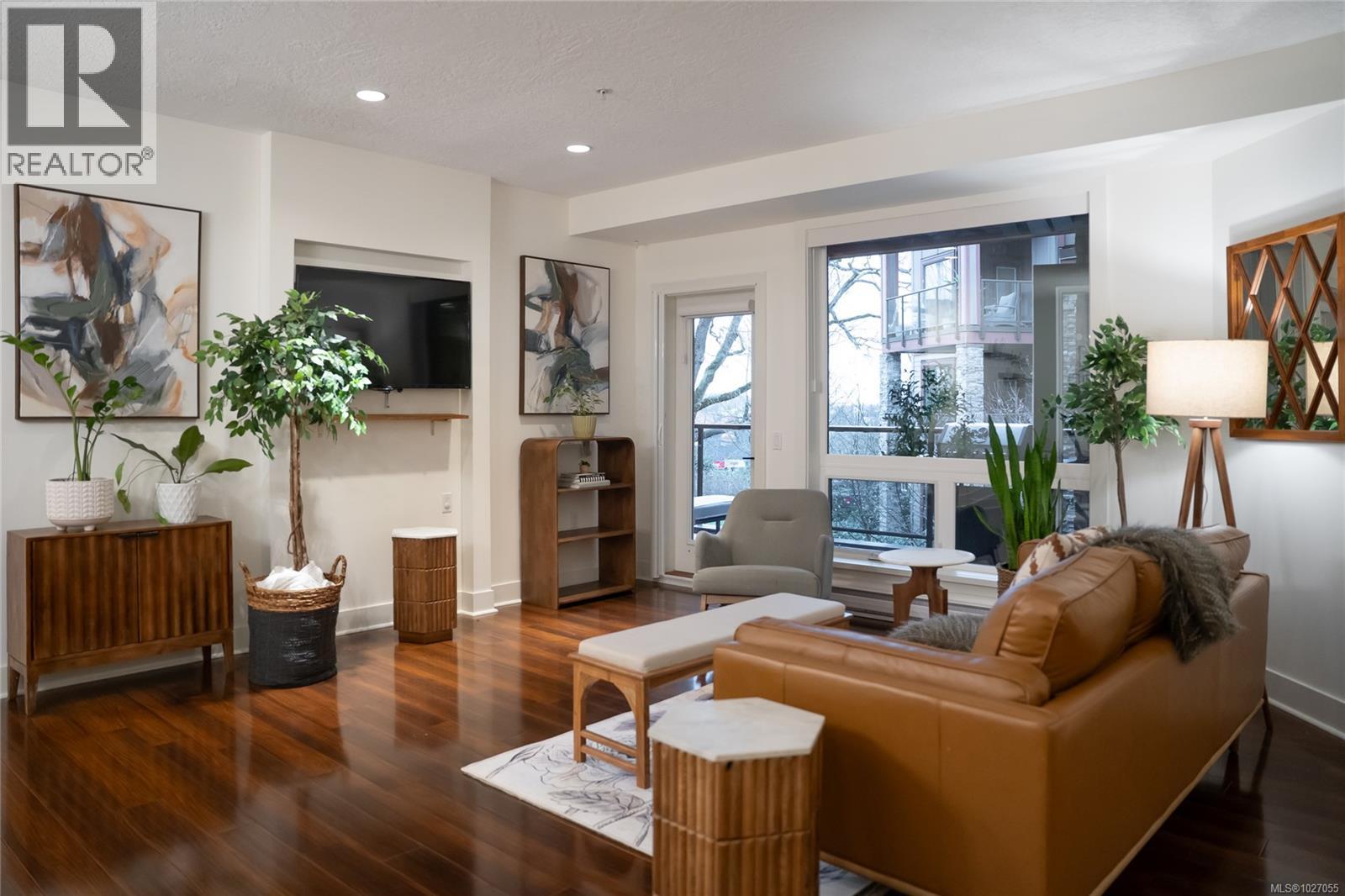 208 4529 West Saanich Road, Saanich