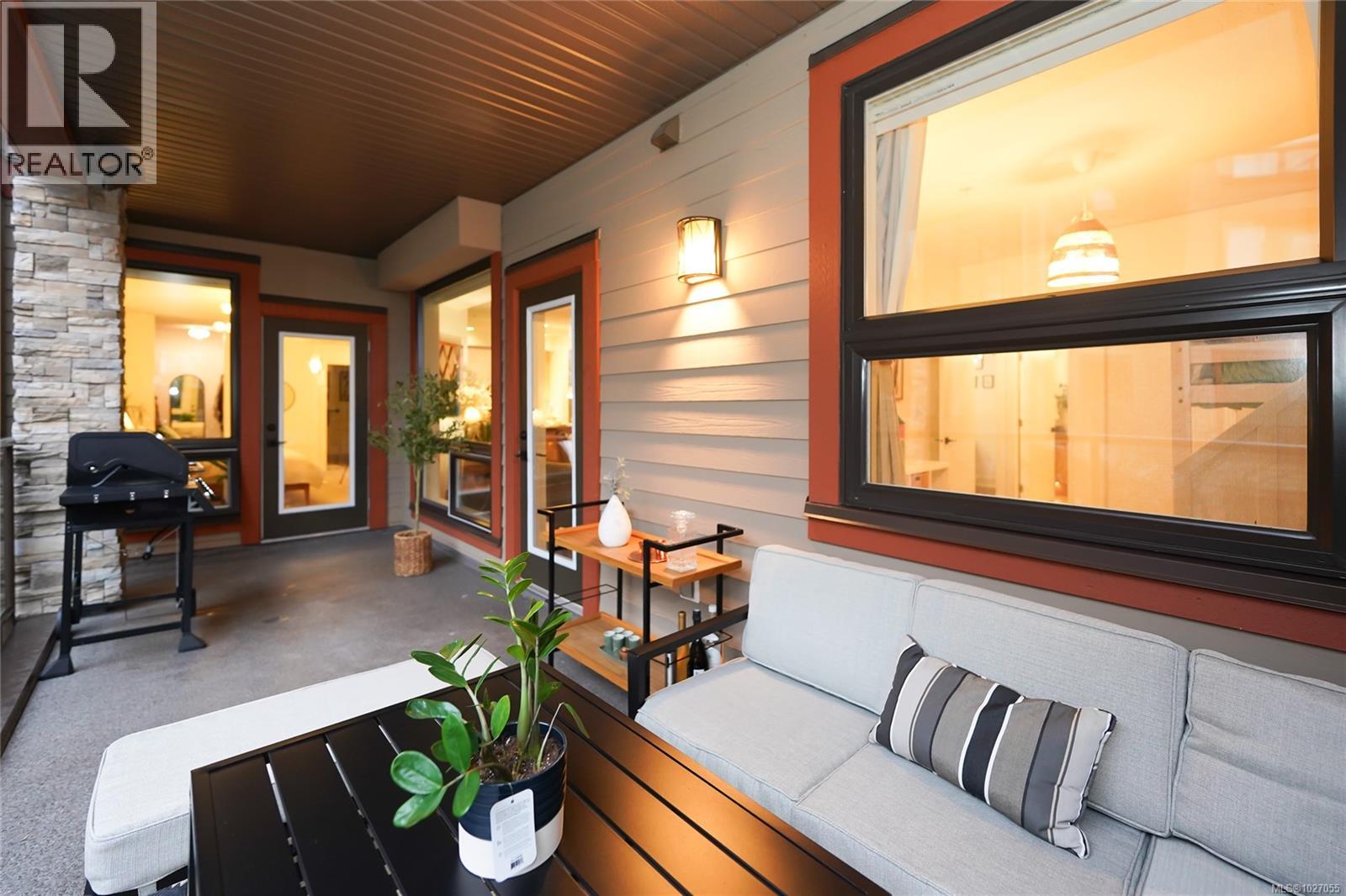 208 4529 West Saanich Road, Saanich