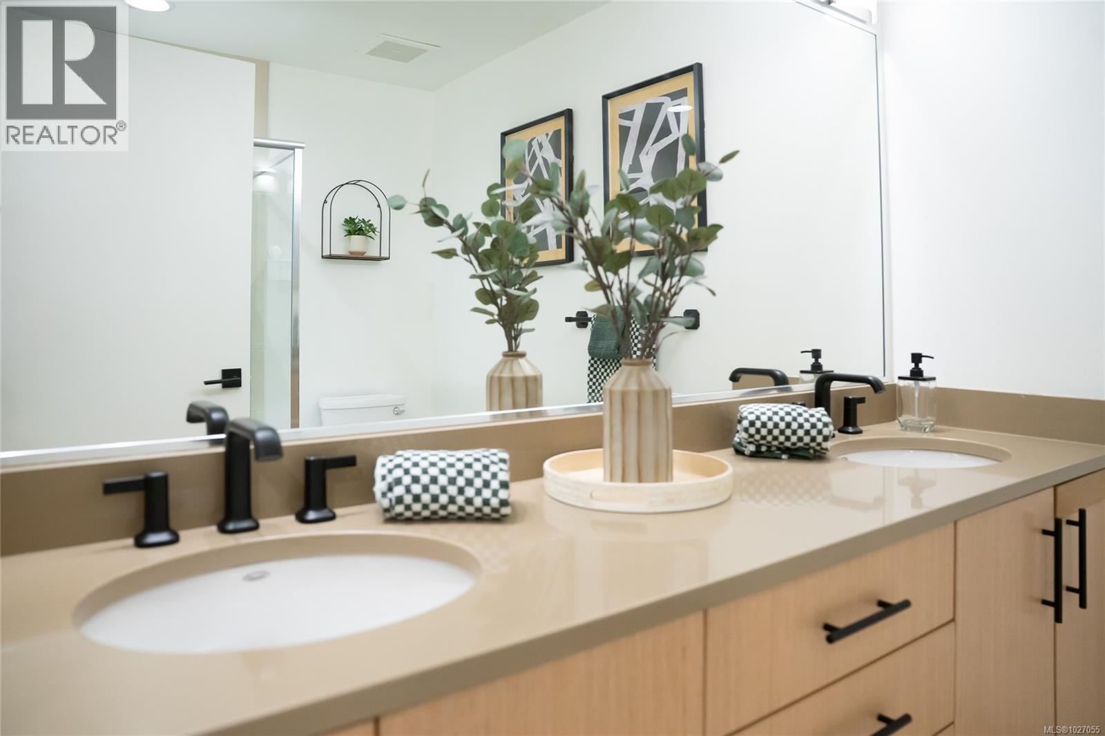 208 4529 West Saanich Road, Saanich