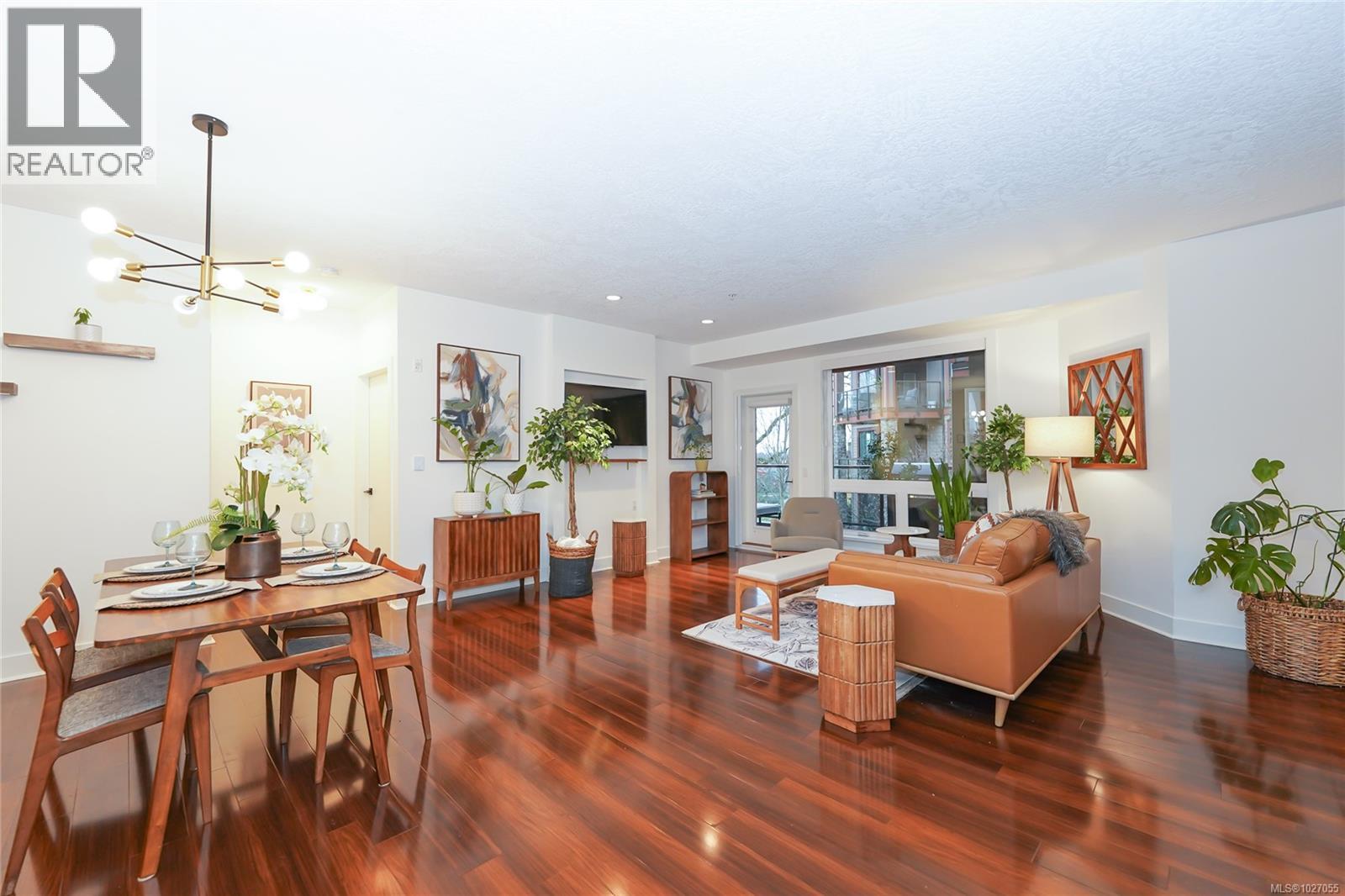 208 4529 West Saanich Road, Saanich