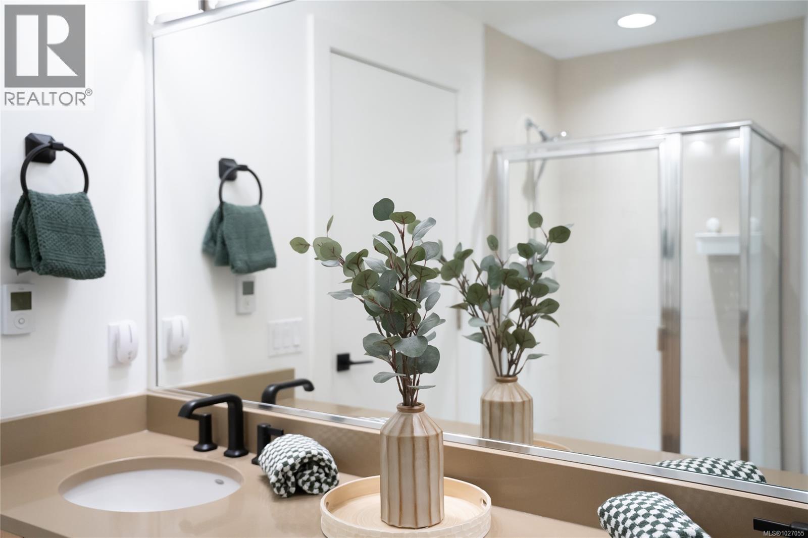 208 4529 West Saanich Road, Saanich