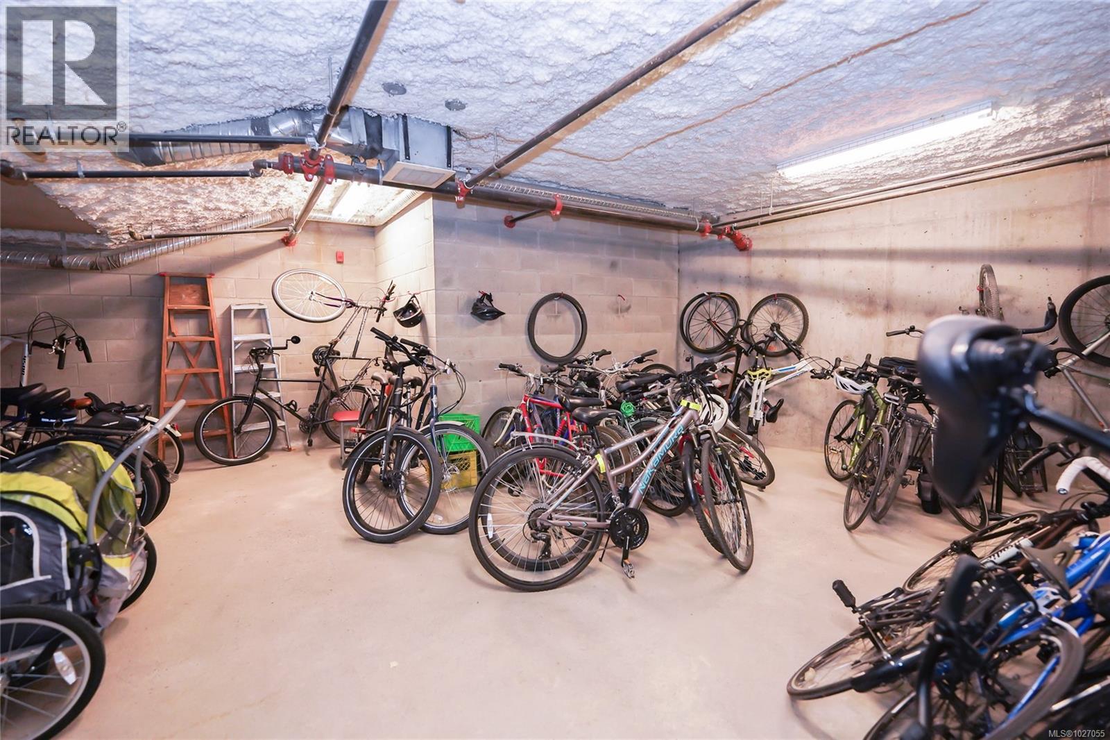 208 4529 West Saanich Road, Saanich