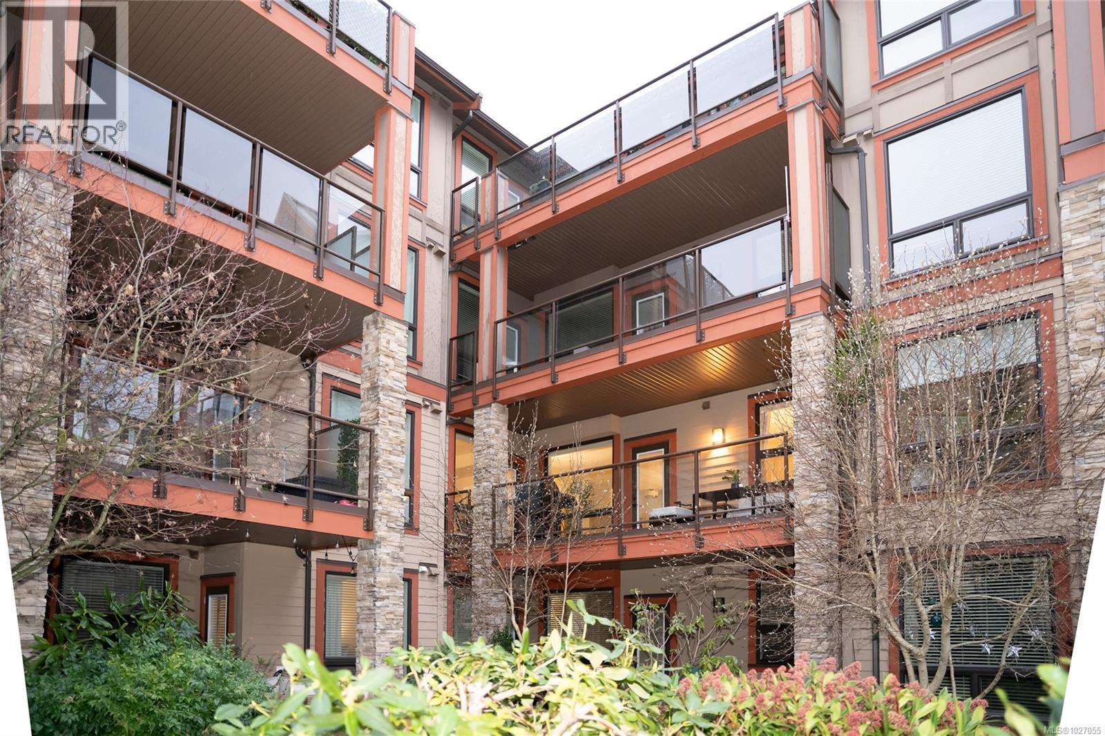 208 4529 West Saanich Road, Saanich