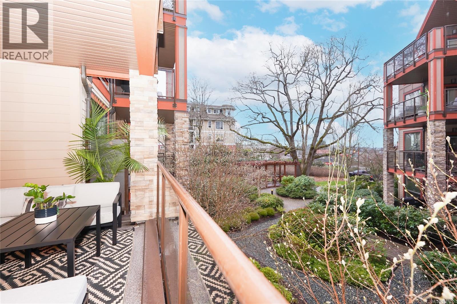 208 4529 West Saanich Road, Saanich