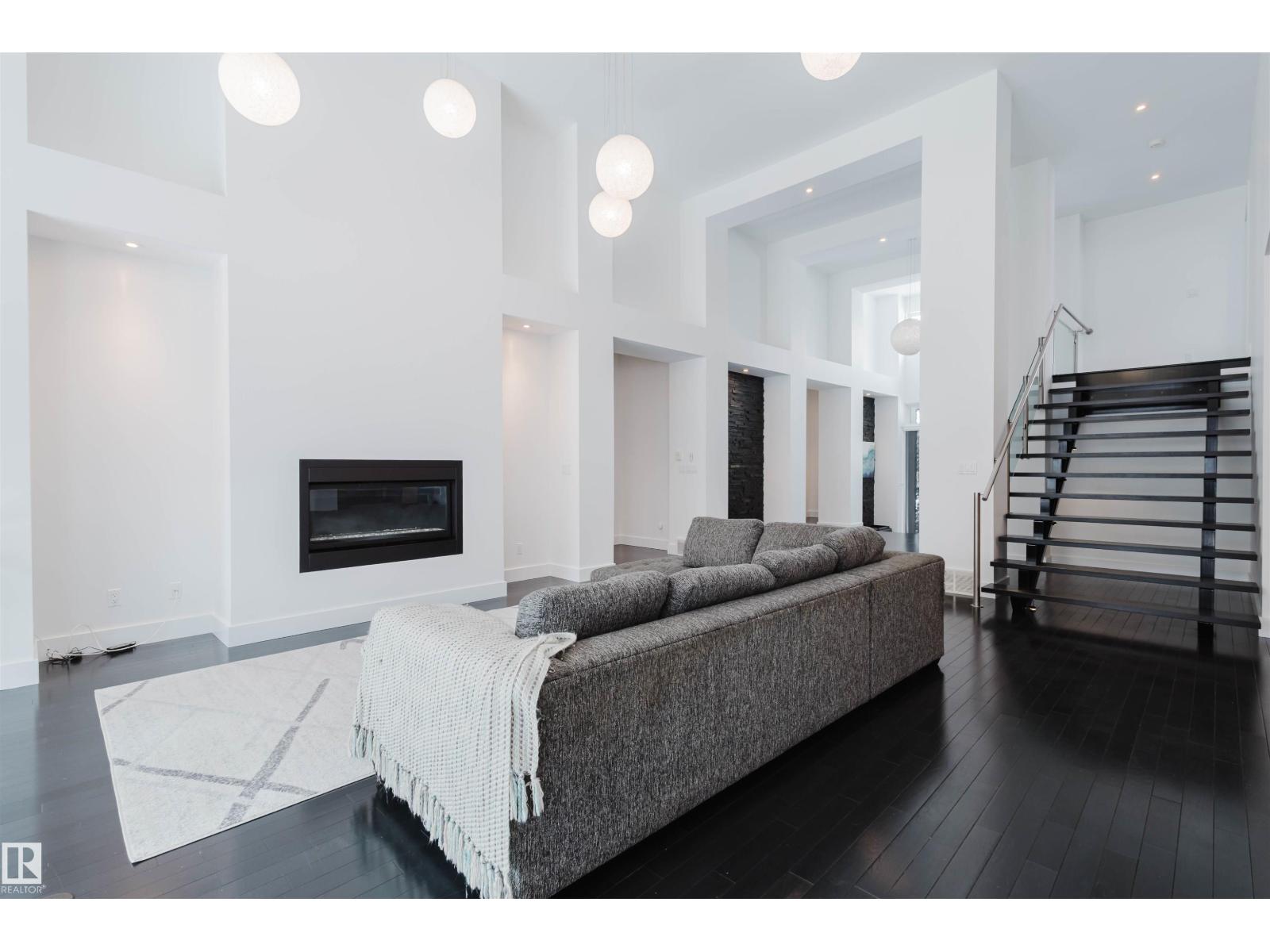 6307 125 ST NW - 7