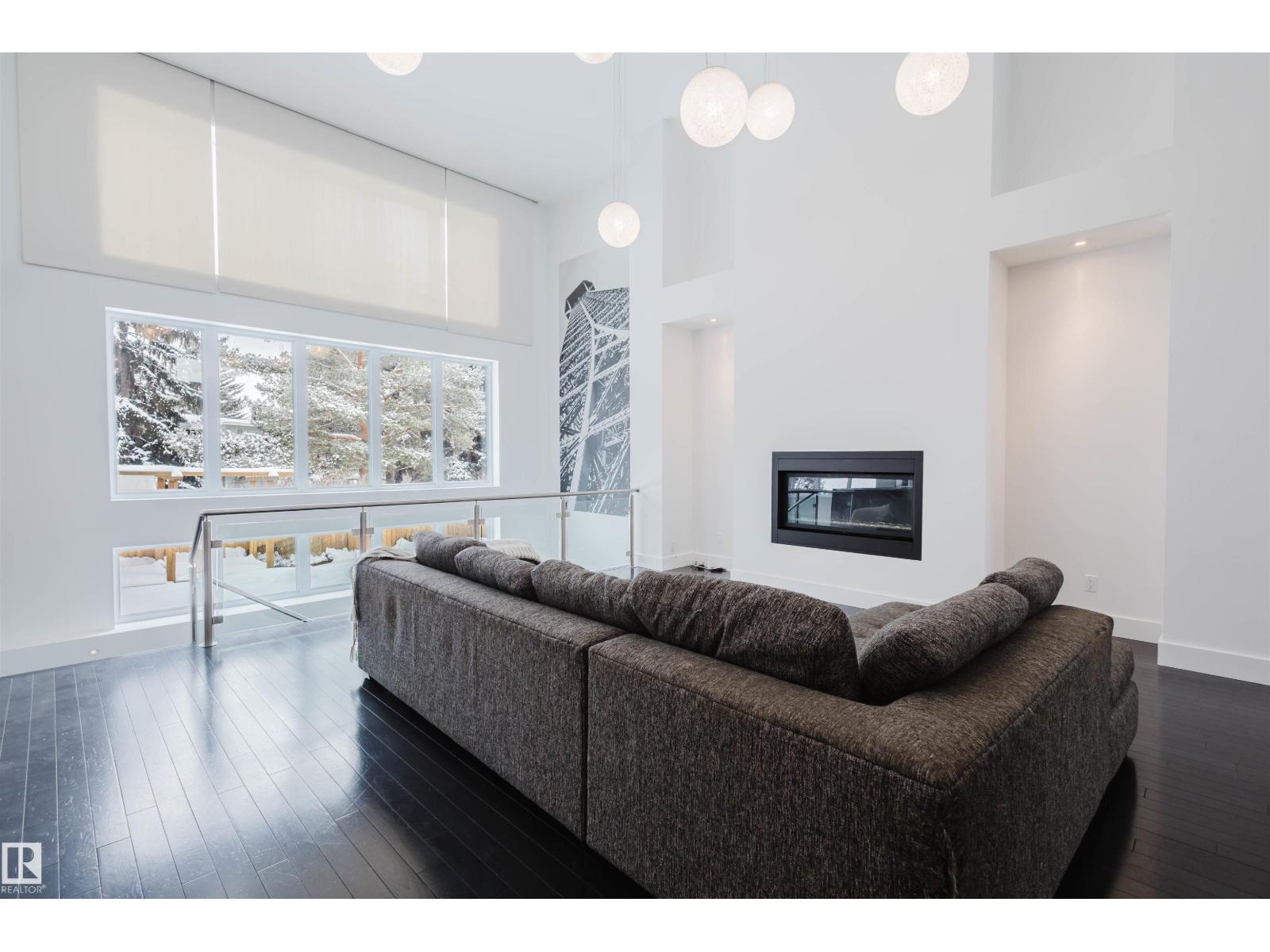 6307 125 ST NW - 9