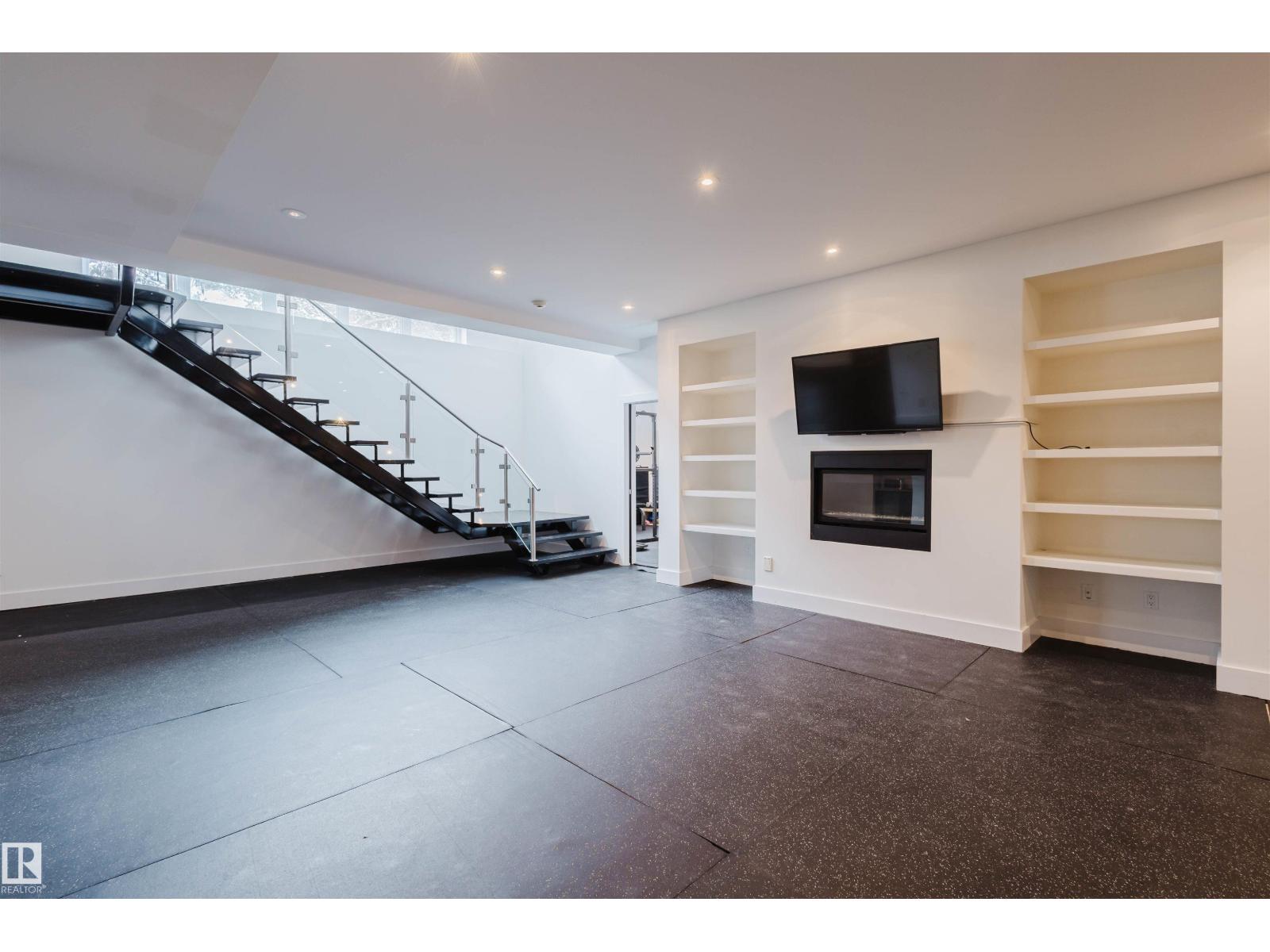 6307 125 ST NW - 43