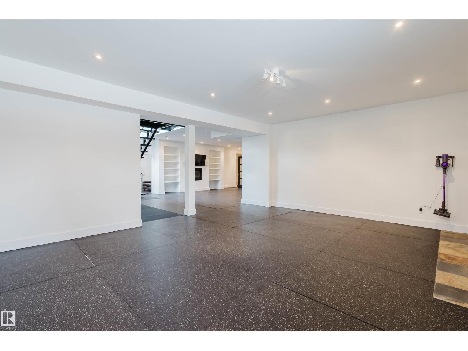 6307 125 ST NW - 47