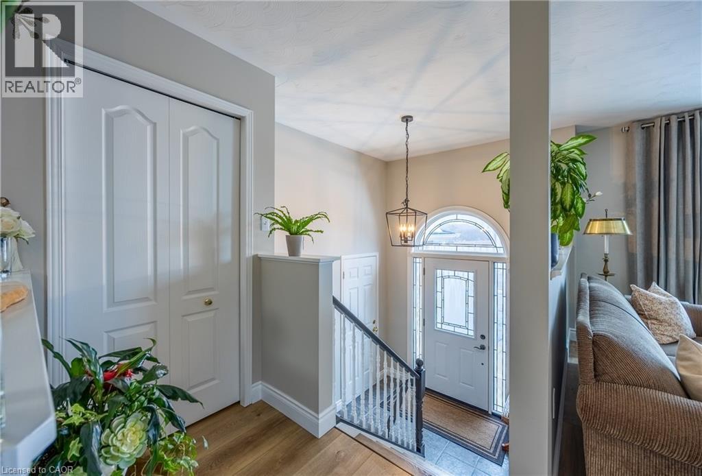 4 GLENGARY Crescent - Photo 3 of 27, Caledonia, Ontario