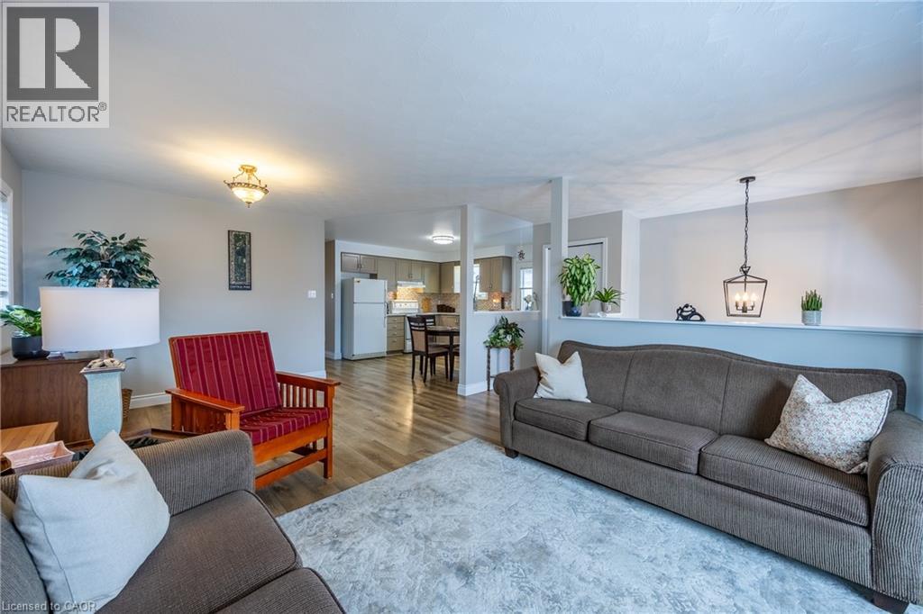 4 GLENGARY Crescent - Photo 5 of 27, Caledonia, Ontario