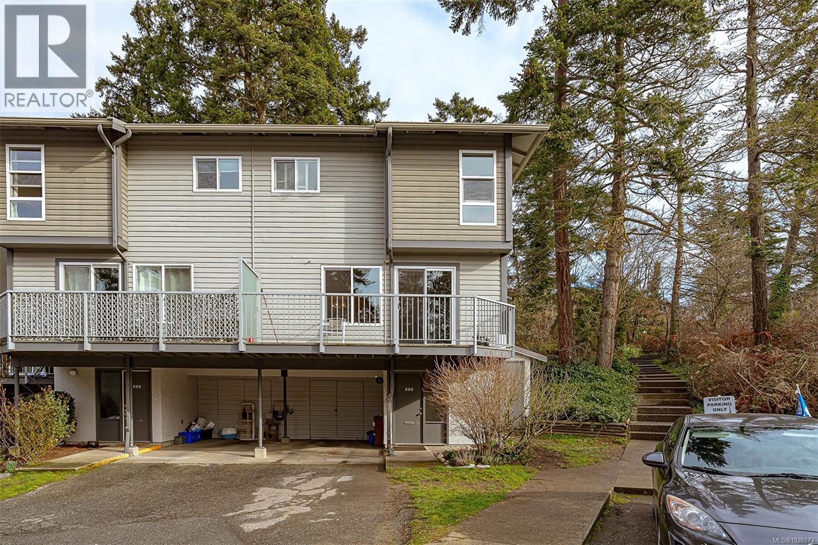 590 Carnation Pl - Photo 3 of 42, Saanich, British Columbia