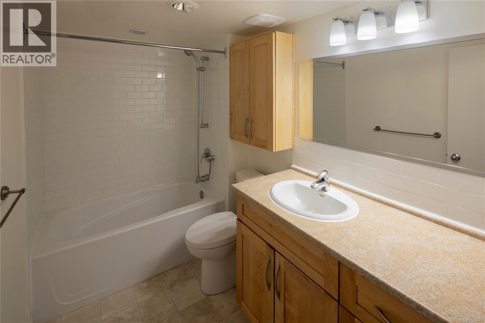 #402 1159 Beach Dr - 17