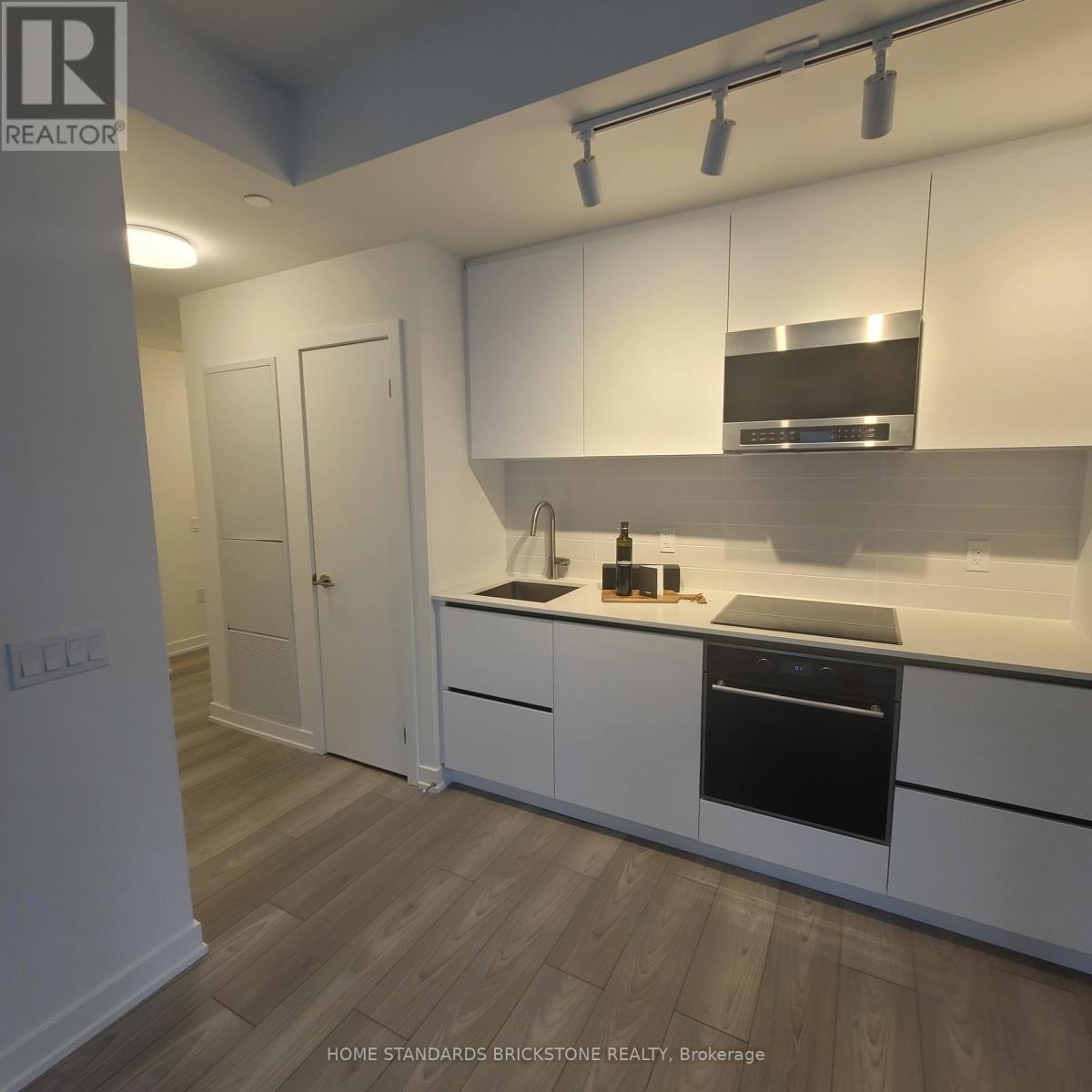 110 Broadway Avenue 1012