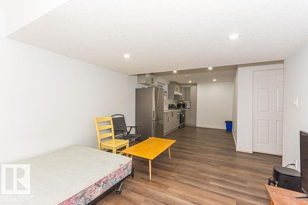 3128 13 AV NW - 56