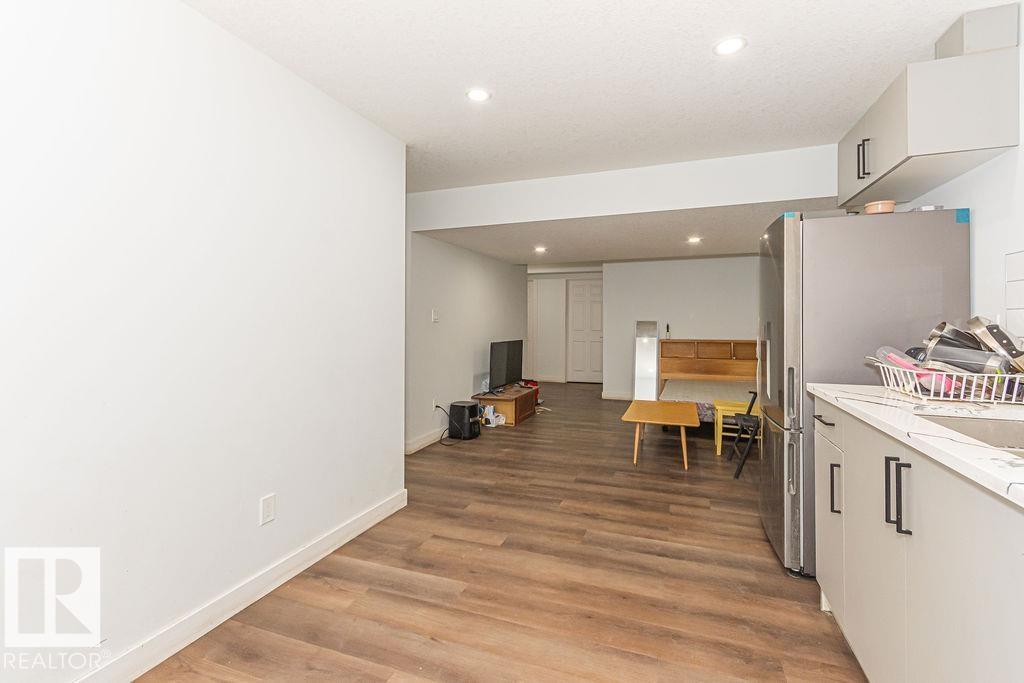 3128 13 AV NW - 60