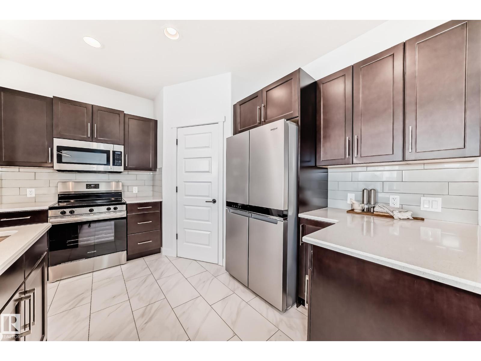 7797 GETTY WD NW - Photo 4 of 37, Edmonton, Alberta