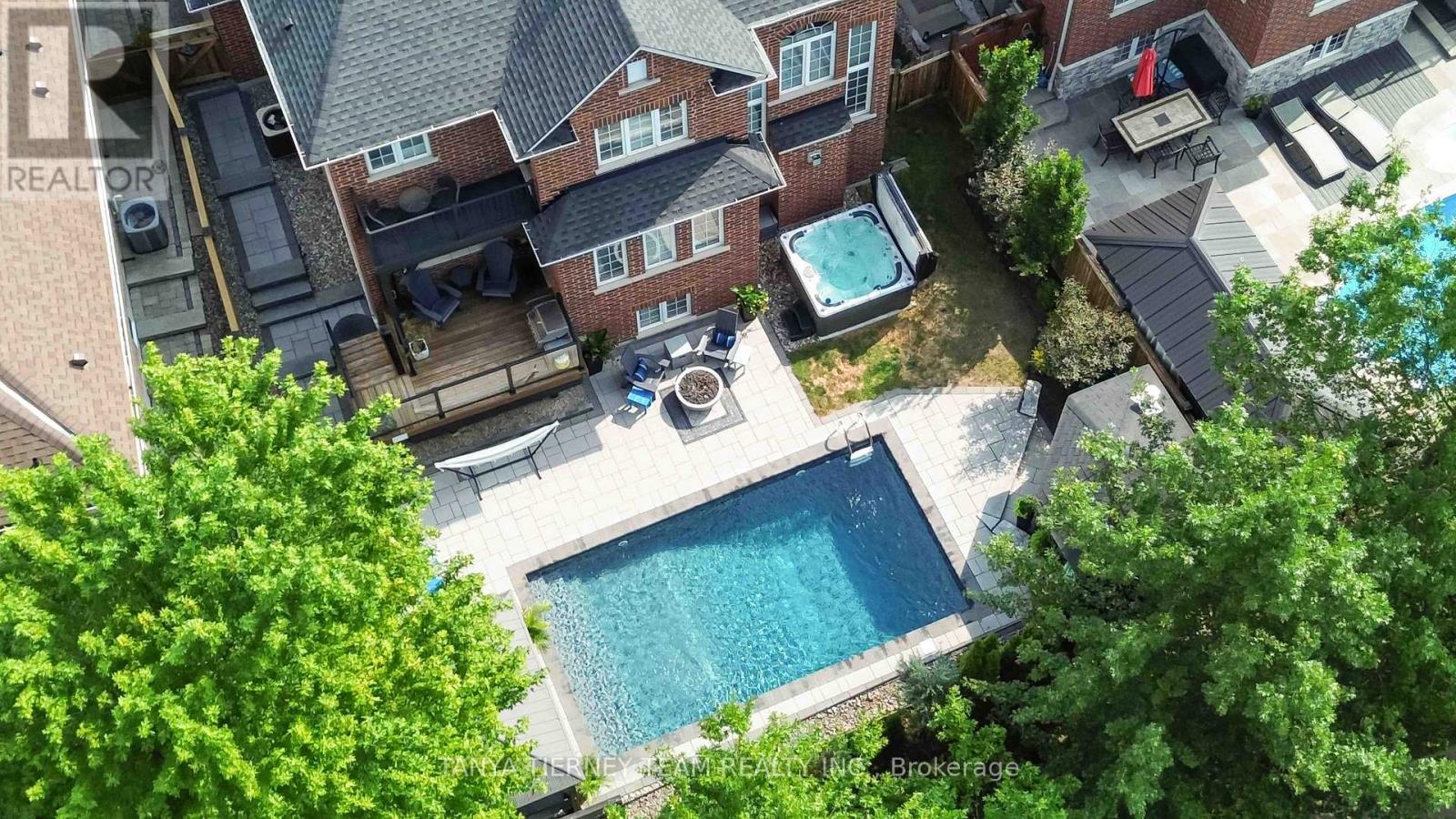 12 BRANTHAVEN COURT - Photo 2 of 47, Whitby (Brooklin), Ontario