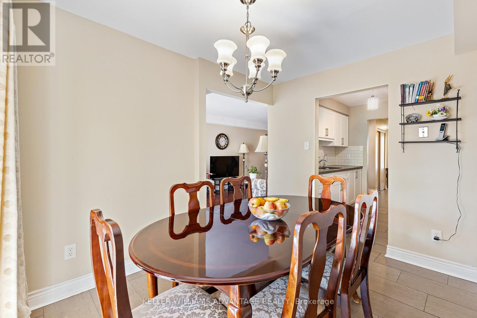 #17 1051 SANDHURST CIRCLE - 12