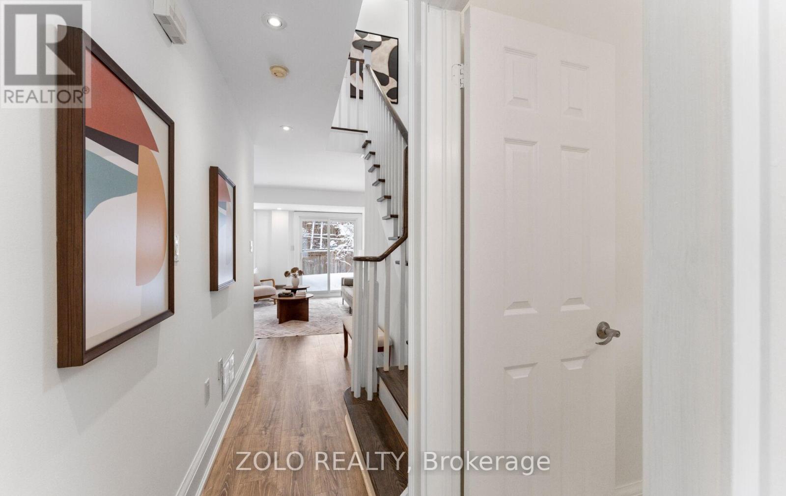 8 BURGON PLACE - Photo 2 of 49, Aurora (Aurora Village), Ontario